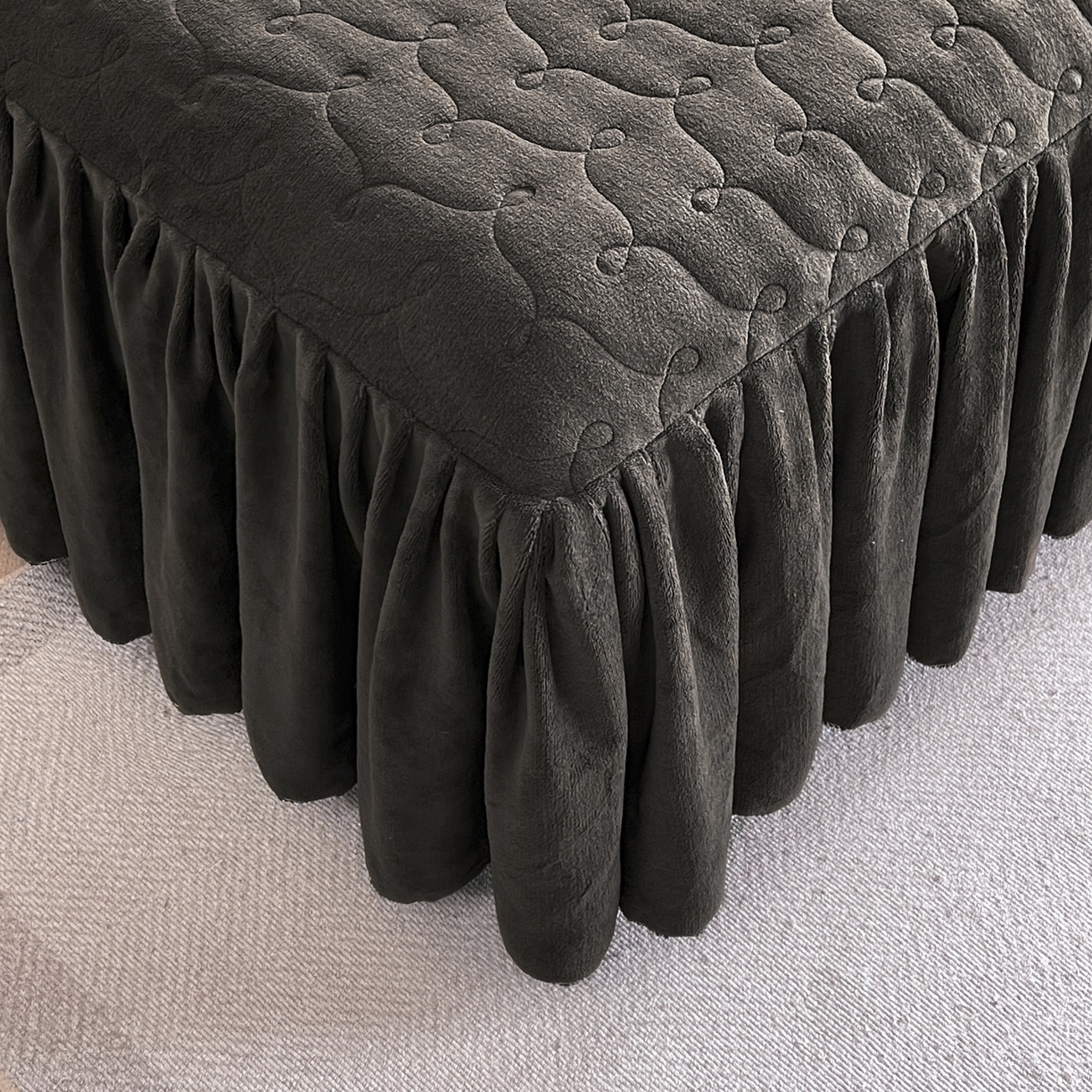 91家纺网 家纺一手货源 找家纺 恋尚 2025新款懒兔毛绒夹棉牛奶绒床笠式床裙四件套（控价238元起） 枝梦