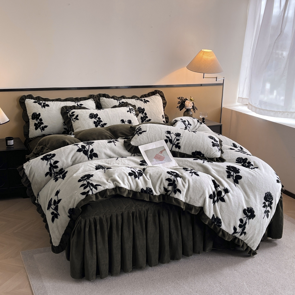 91家纺网 家纺一手货源 找家纺 恋尚 2025新款懒兔毛绒夹棉牛奶绒床笠式床裙四件套（控价238元起） 枝梦