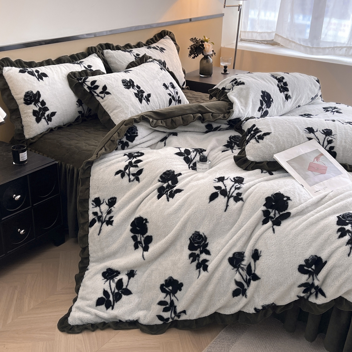 91家纺网 家纺一手货源 找家纺 恋尚 2025新款懒兔毛绒夹棉牛奶绒床笠式床裙四件套（控价238元起） 枝梦