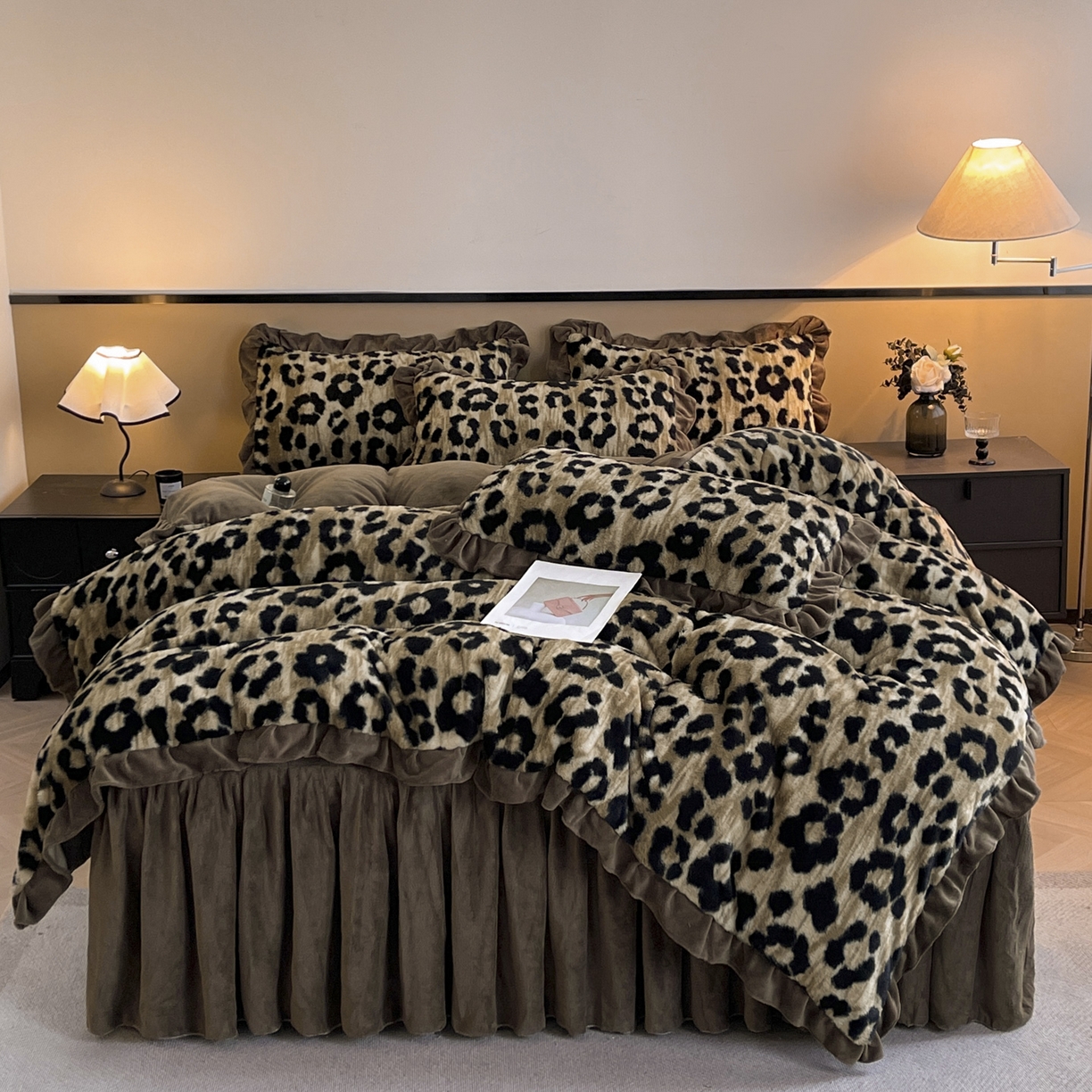 91家纺网 家纺一手货源 找家纺 （总）恋尚 2025新款懒兔毛绒夹棉牛奶绒床笠式床裙四件套（控价238元起）