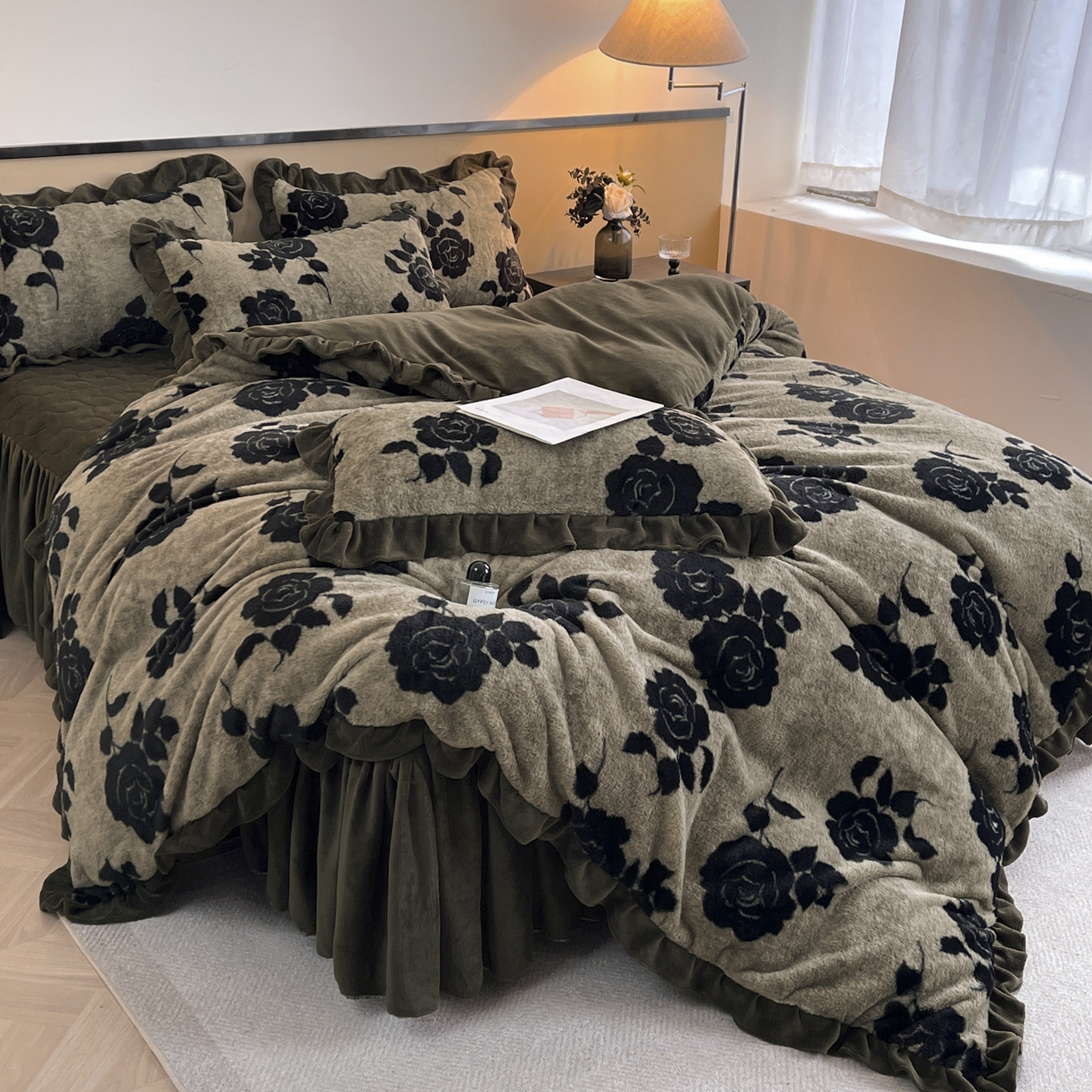 91家纺网 家纺一手货源 找家纺 （总）恋尚 2025新款懒兔毛绒夹棉牛奶绒床笠式床裙四件套（控价238元起）