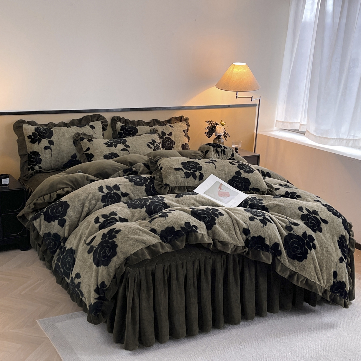 91家纺网 家纺一手货源 找家纺 恋尚 2025新款懒兔毛绒夹棉牛奶绒床笠式床裙四件套（控价238元起） 爱意玫瑰