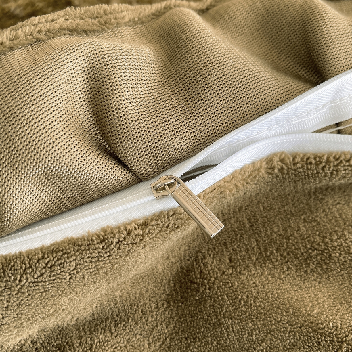 91家纺网 家纺一手货源 找家纺 恋尚 2025新款懒兔毛绒夹棉牛奶绒床笠式床裙四件套（控价238元起） 花慕