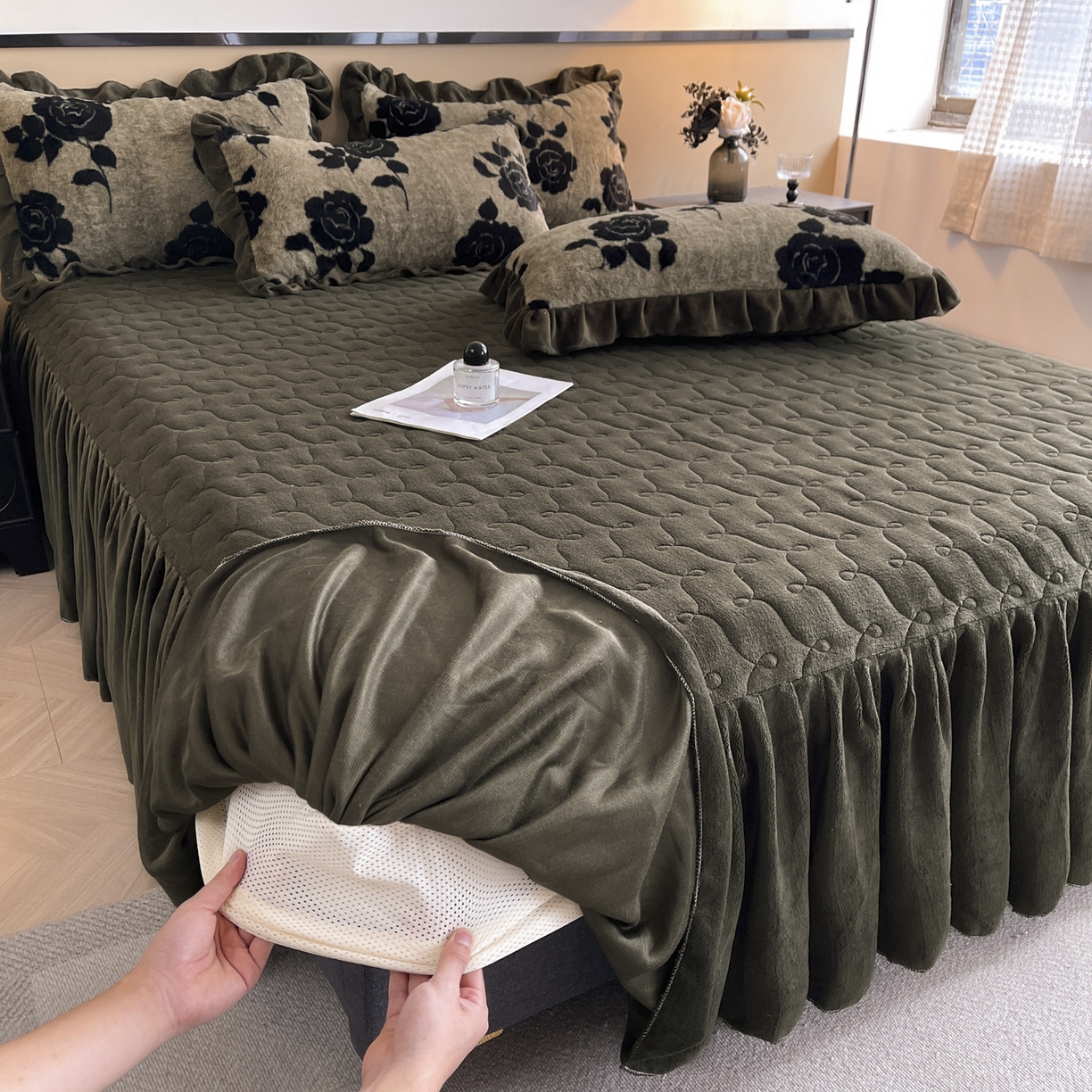 91家纺网 家纺一手货源 找家纺 （总）恋尚 2025新款懒兔毛绒夹棉牛奶绒床笠式床裙四件套（控价238元起）