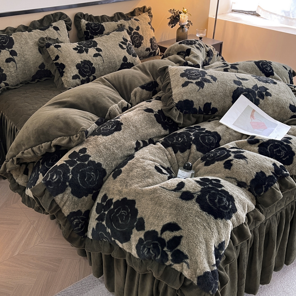 91家纺网 家纺一手货源 找家纺 （总）恋尚 2025新款懒兔毛绒夹棉牛奶绒床笠式床裙四件套（控价238元起）