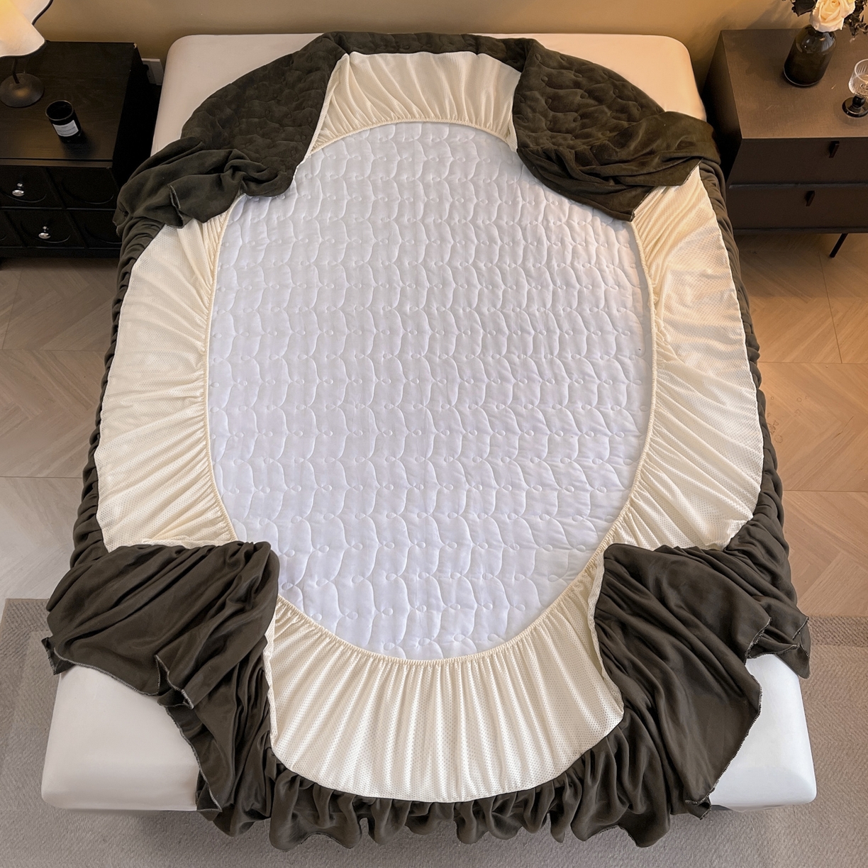 91家纺网 家纺一手货源 找家纺 恋尚 2025新款懒兔毛绒夹棉牛奶绒床笠式床裙四件套（控价238元起） 枝梦