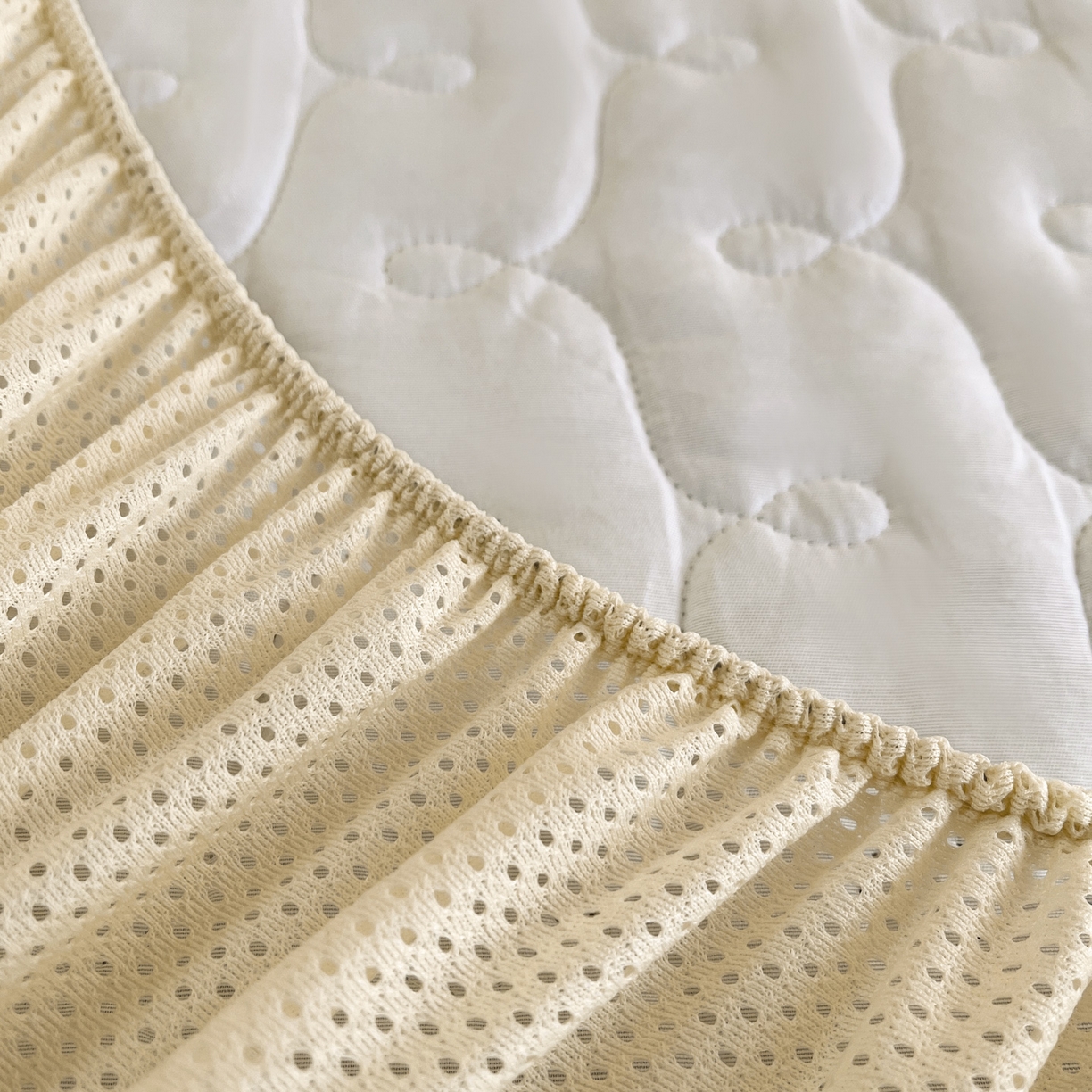 91家纺网 家纺一手货源 找家纺 恋尚 2025新款懒兔毛绒夹棉牛奶绒床笠式床裙四件套（控价238元起） 斑蝶