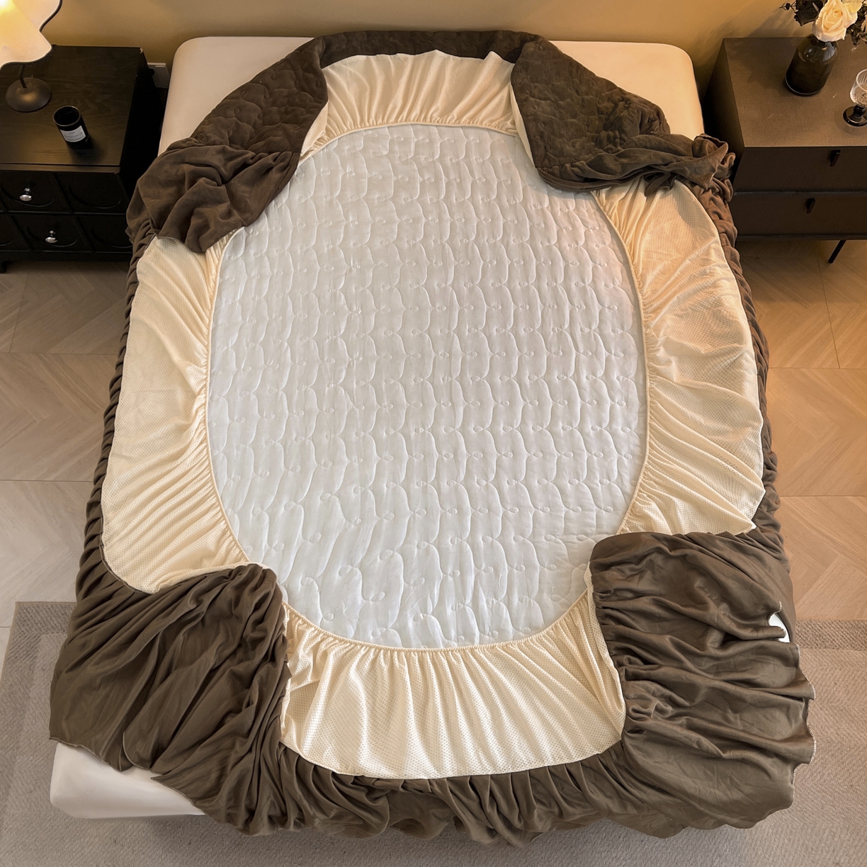 91家纺网 家纺一手货源 找家纺 恋尚 2025新款懒兔毛绒夹棉牛奶绒床笠式床裙四件套（控价238元起） 斑蝶