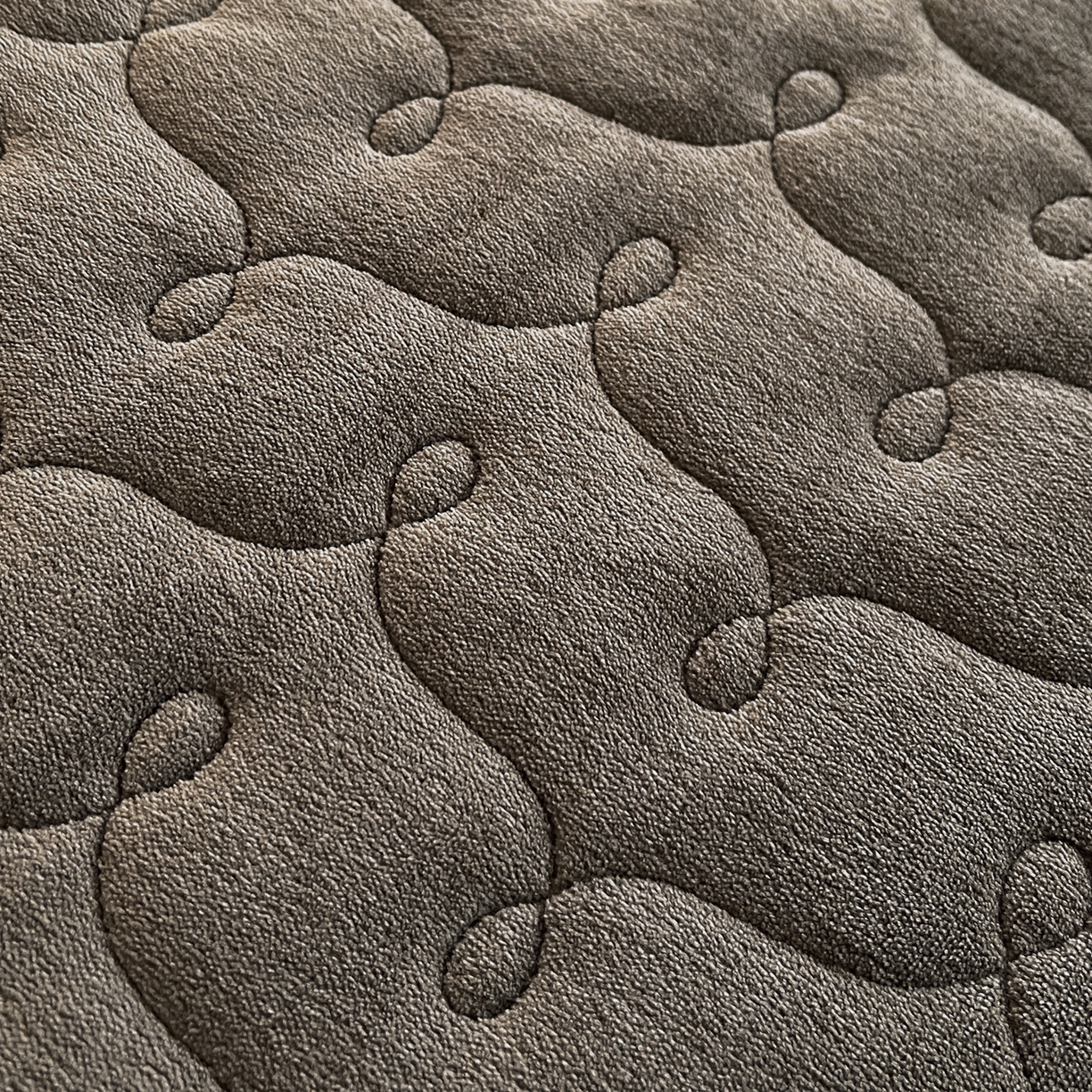 91家纺网 家纺一手货源 找家纺 恋尚 2025新款懒兔毛绒夹棉牛奶绒床笠式床裙四件套（控价238元起） 斑蝶