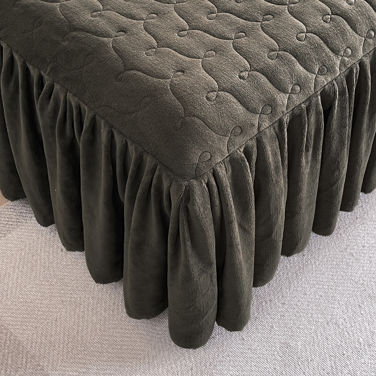 91家纺网 家纺一手货源 找家纺 恋尚 2025新款懒兔毛绒夹棉牛奶绒床笠式床裙四件套（控价238元起） 爱意玫瑰