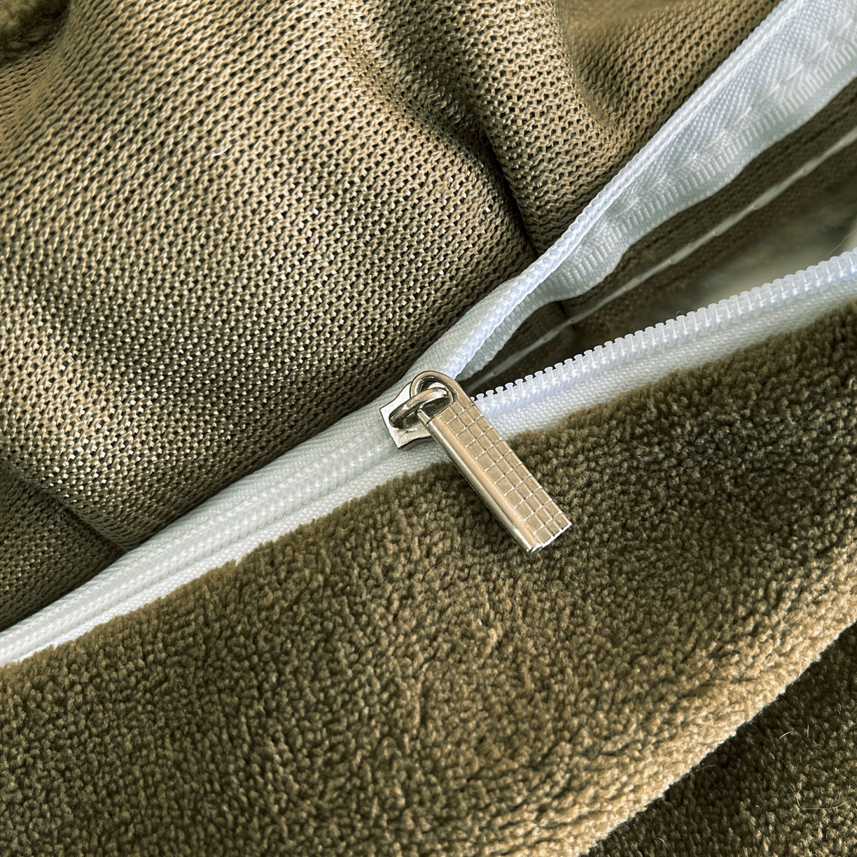 91家纺网 家纺一手货源 找家纺 恋尚 2025新款懒兔毛绒夹棉牛奶绒床笠式床裙四件套（控价238元起） 蝶语