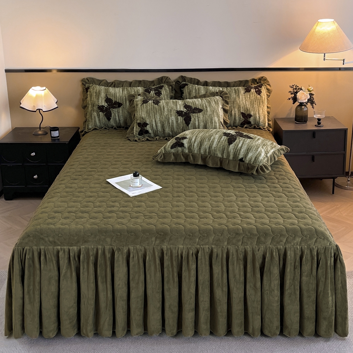 91家纺网 家纺一手货源 找家纺 恋尚 2025新款懒兔毛绒夹棉牛奶绒床笠式床裙四件套（控价238元起） 蝶语