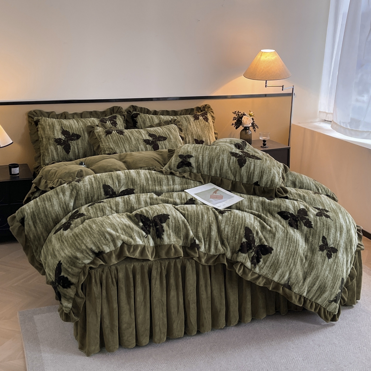 91家纺网 家纺一手货源 找家纺 恋尚 2025新款懒兔毛绒夹棉牛奶绒床笠式床裙四件套（控价238元起） 蝶语