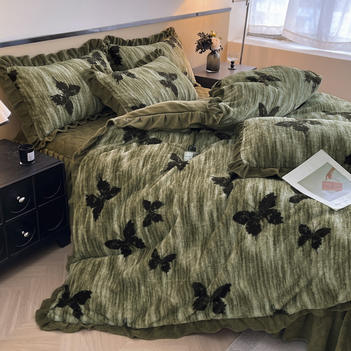 91家纺网 家纺一手货源 找家纺 恋尚 2025新款懒兔毛绒夹棉牛奶绒床笠式床裙四件套（控价238元起） 蝶语