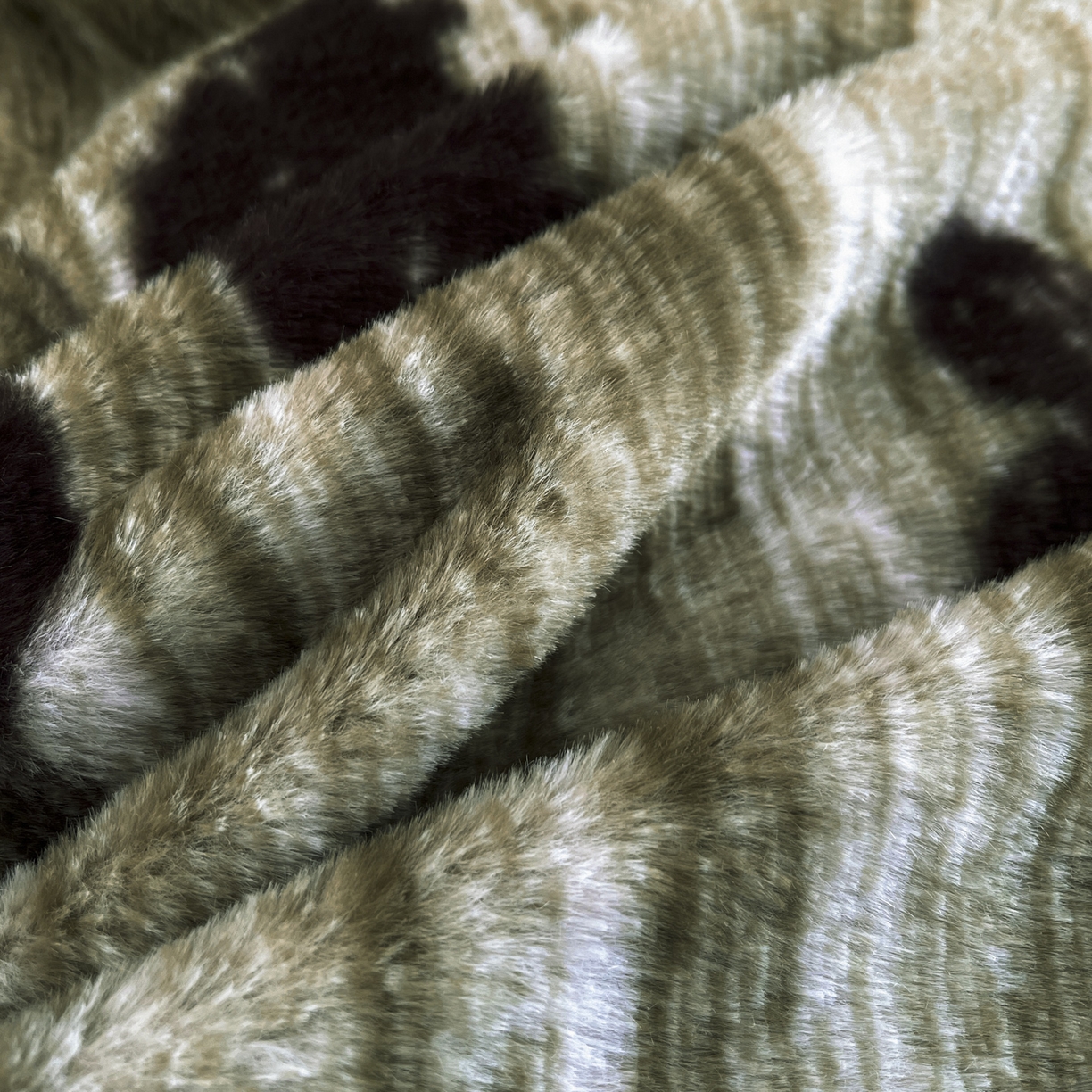 91家纺网 家纺一手货源 找家纺 恋尚 2025新款懒兔毛绒夹棉牛奶绒床笠式床裙四件套（控价238元起） 蝶语