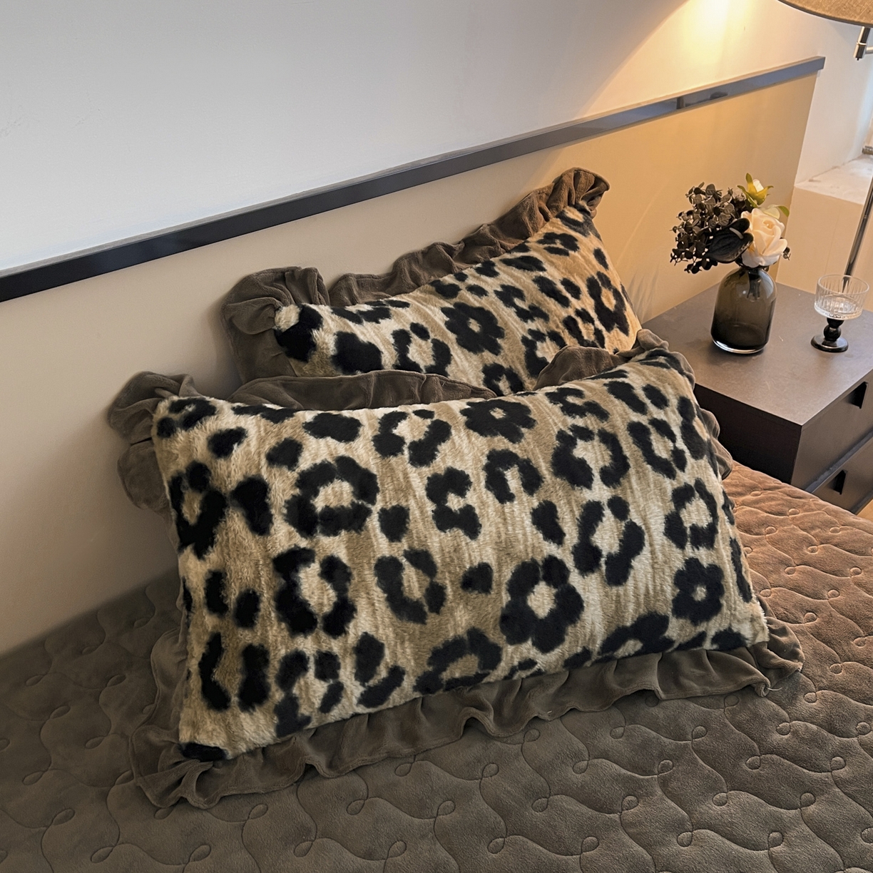 91家纺网 家纺一手货源 找家纺 恋尚 2025新款懒兔毛绒夹棉牛奶绒床笠式床裙四件套（控价238元起） 豹纹