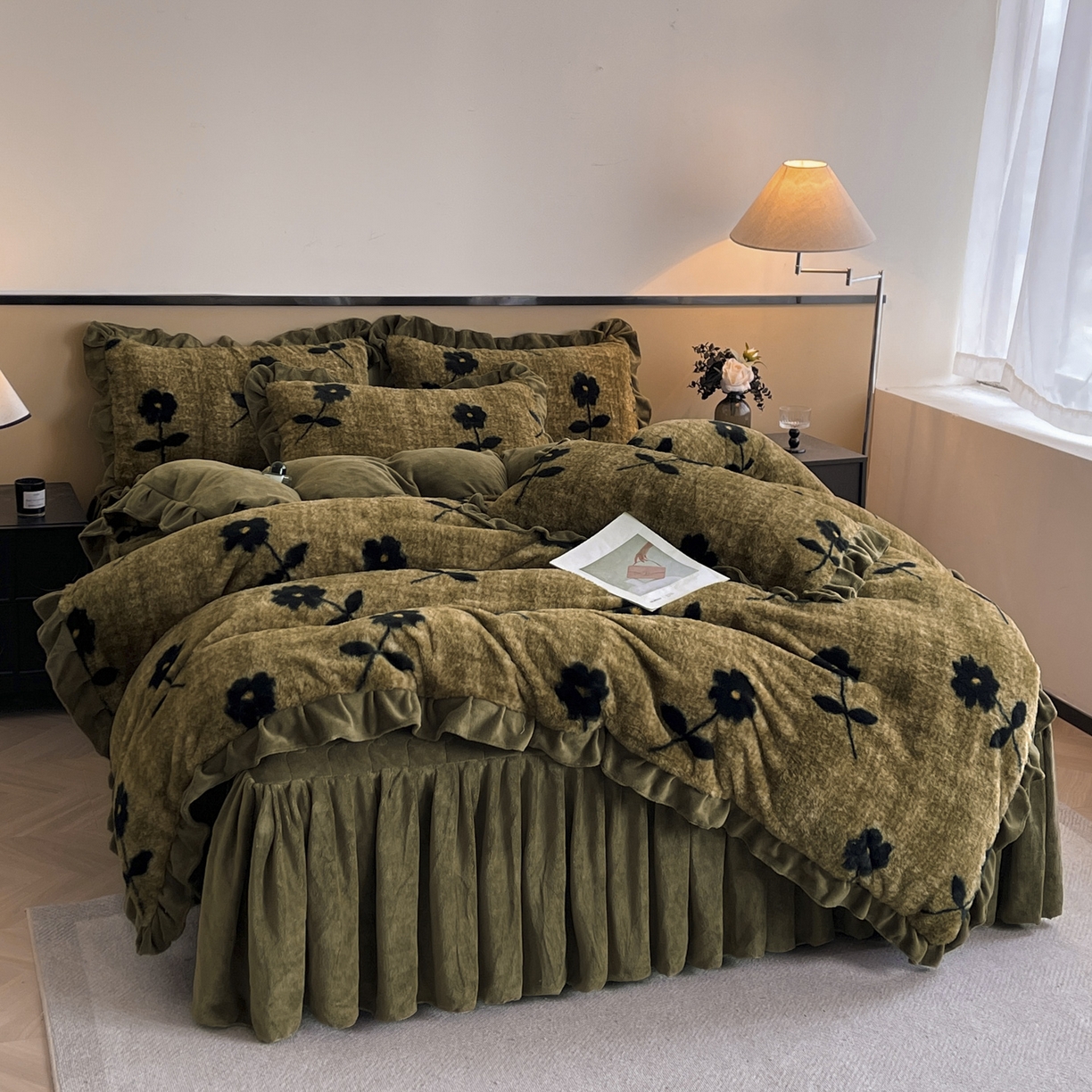 91家纺网 家纺一手货源 找家纺 恋尚 2025新款懒兔毛绒夹棉牛奶绒床笠式床裙四件套（控价238元起） 花慕