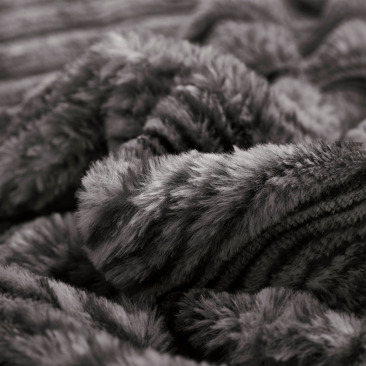 91家纺网 家纺一手货源 找家纺 乐居家纺 2025新款加厚兔毛绒纯色床笠系列 波纹-云雾深灰