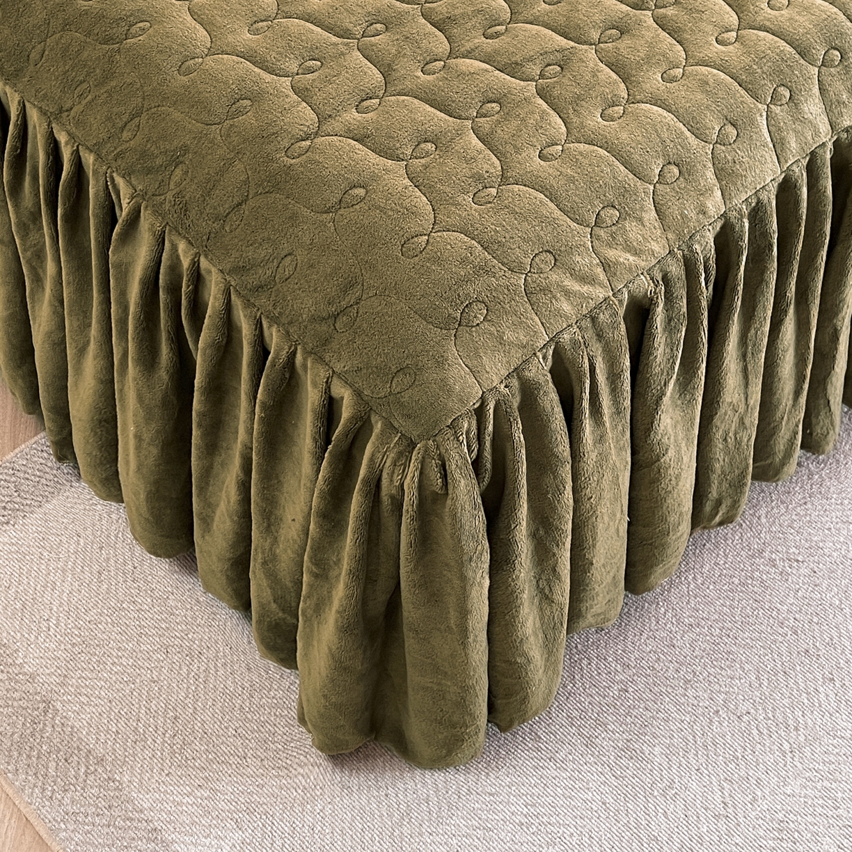 91家纺网 家纺一手货源 找家纺 恋尚 2025新款懒兔毛绒夹棉牛奶绒床笠式床裙四件套（控价238元起） 花慕