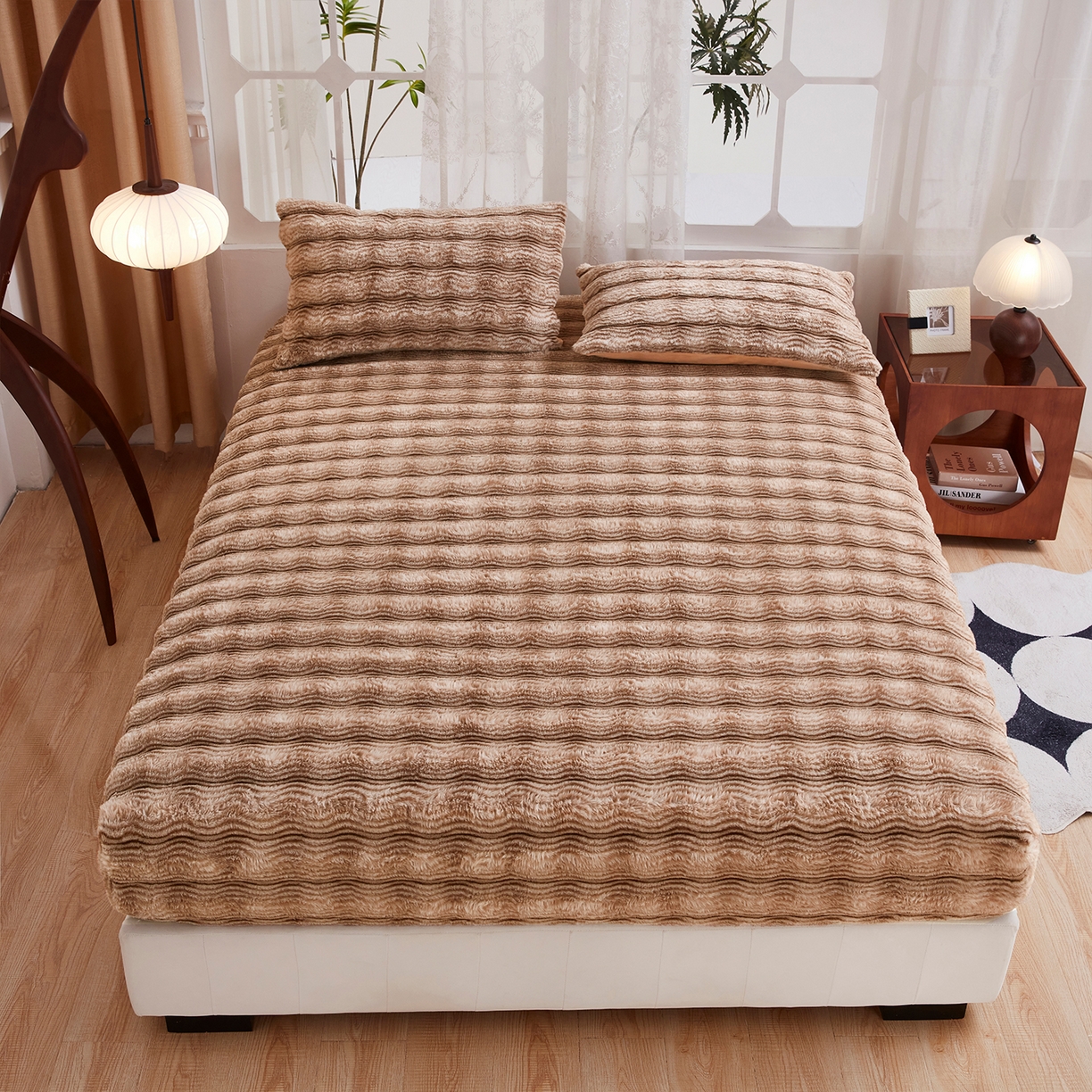 91家纺网 家纺一手货源 找家纺 乐居家纺 2025新款加厚兔毛绒纯色床笠系列 波纹-云雾咖