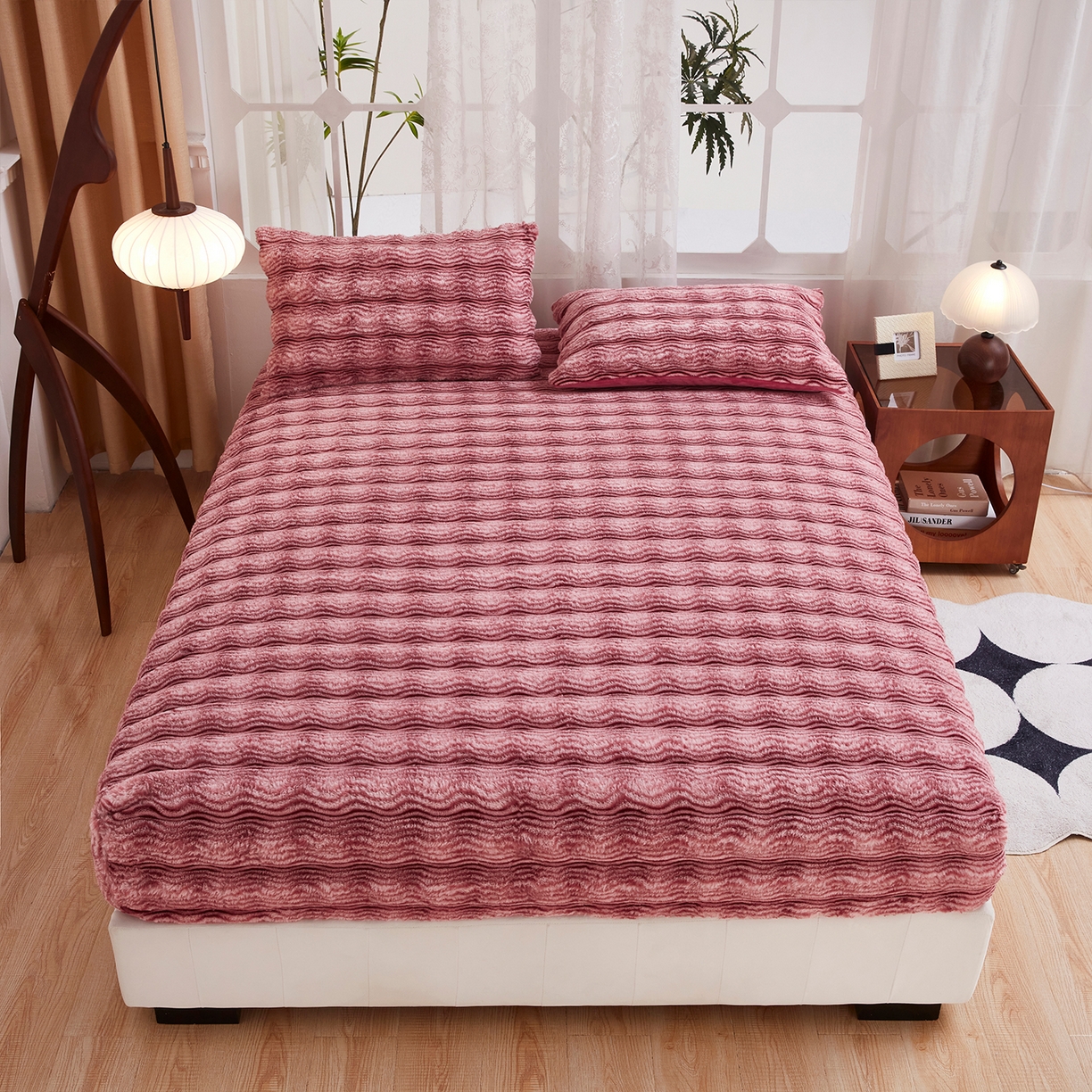 91家纺网 家纺一手货源 找家纺 乐居家纺 2025新款加厚兔毛绒纯色床笠系列 波纹-云雾嫣红