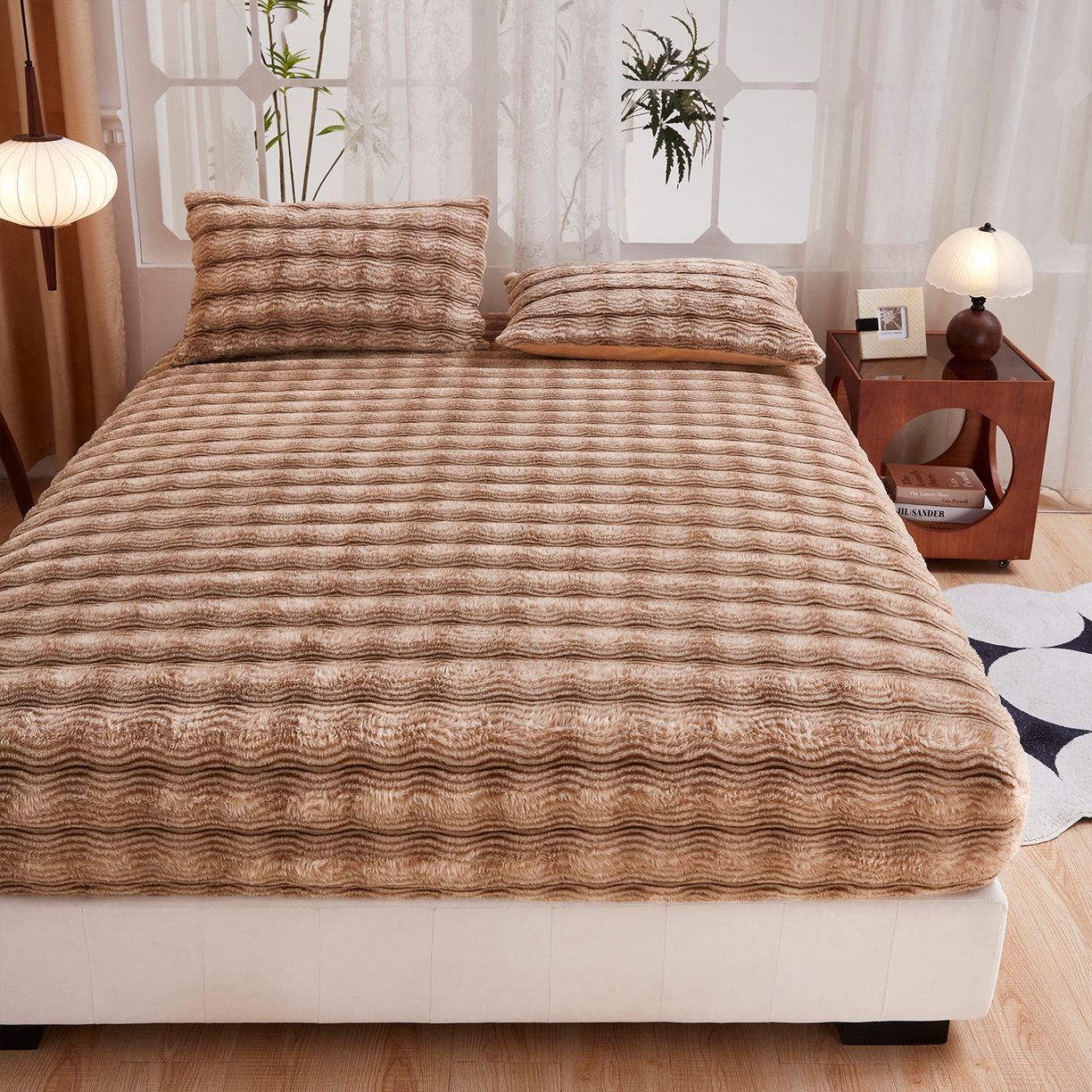 91家纺网 家纺一手货源 找家纺 乐居家纺 2025新款加厚兔毛绒纯色床笠系列 波纹-云雾咖