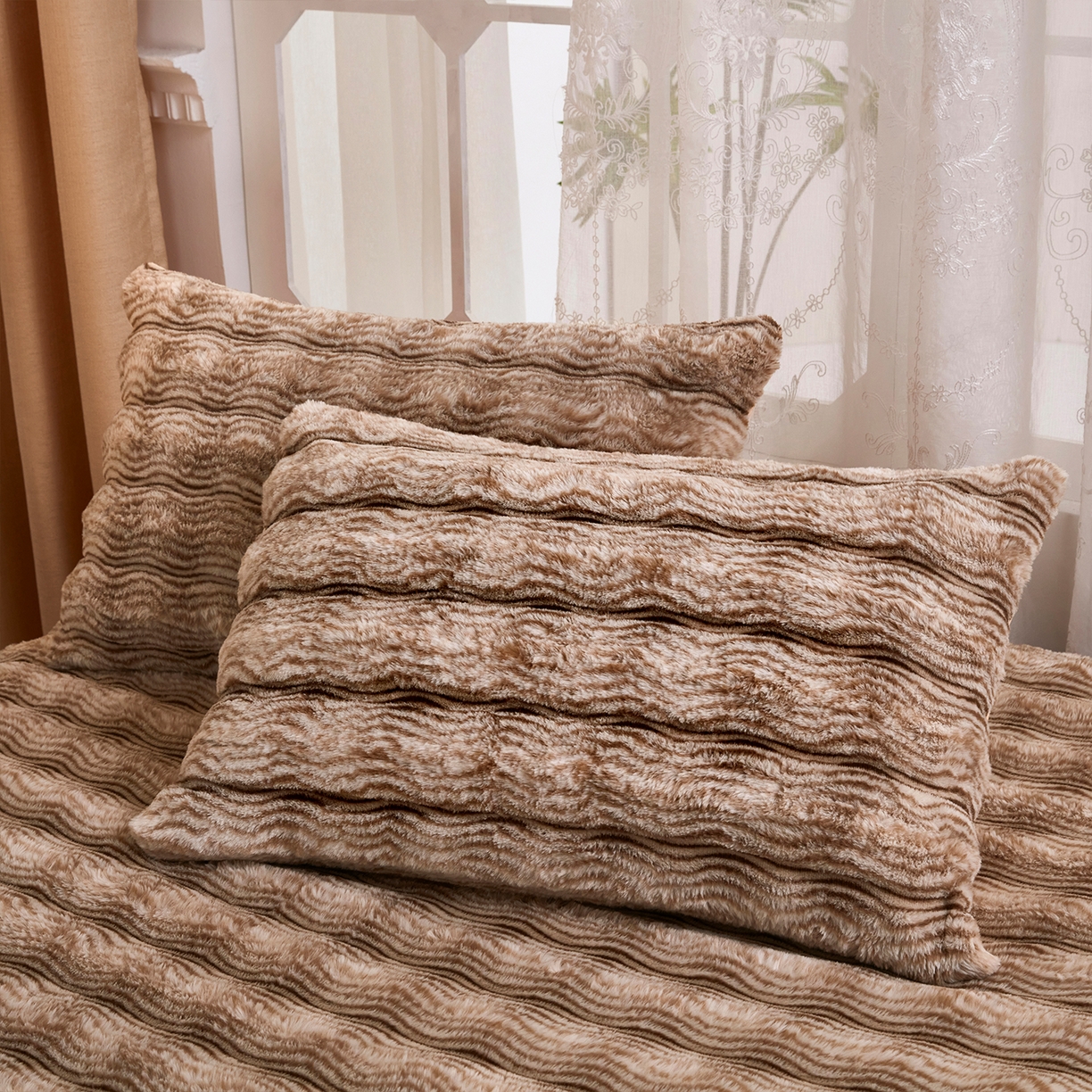 91家纺网 家纺一手货源 找家纺 乐居家纺 2025新款加厚兔毛绒纯色床笠系列 波纹-云雾咖