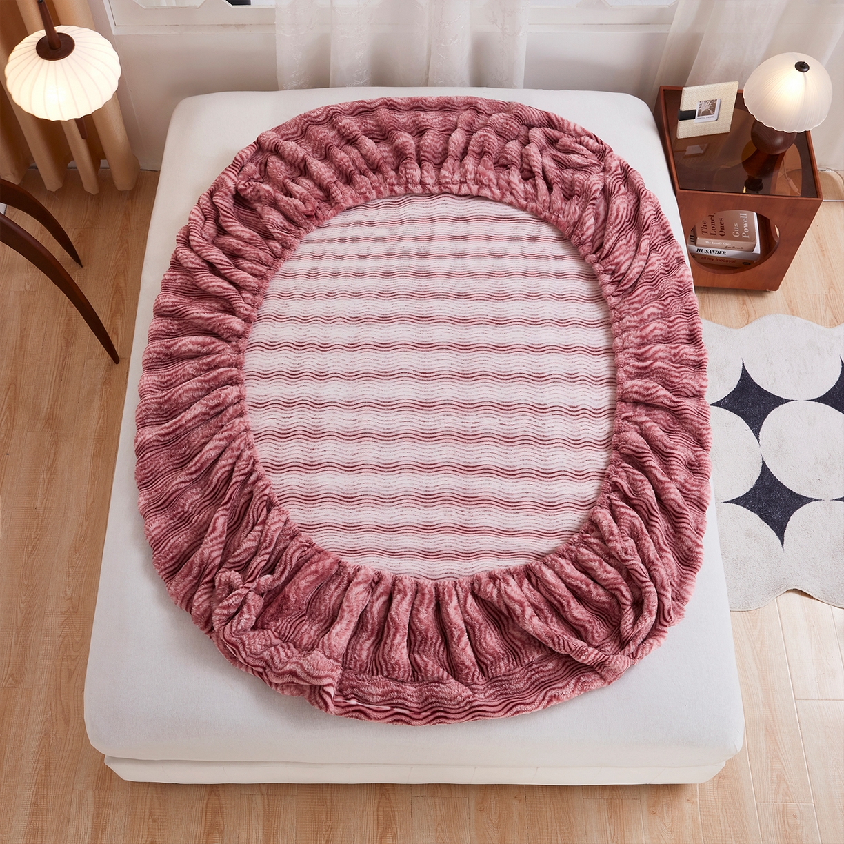 91家纺网 家纺一手货源 找家纺 乐居家纺 2025新款加厚兔毛绒纯色床笠系列 波纹-云雾嫣红