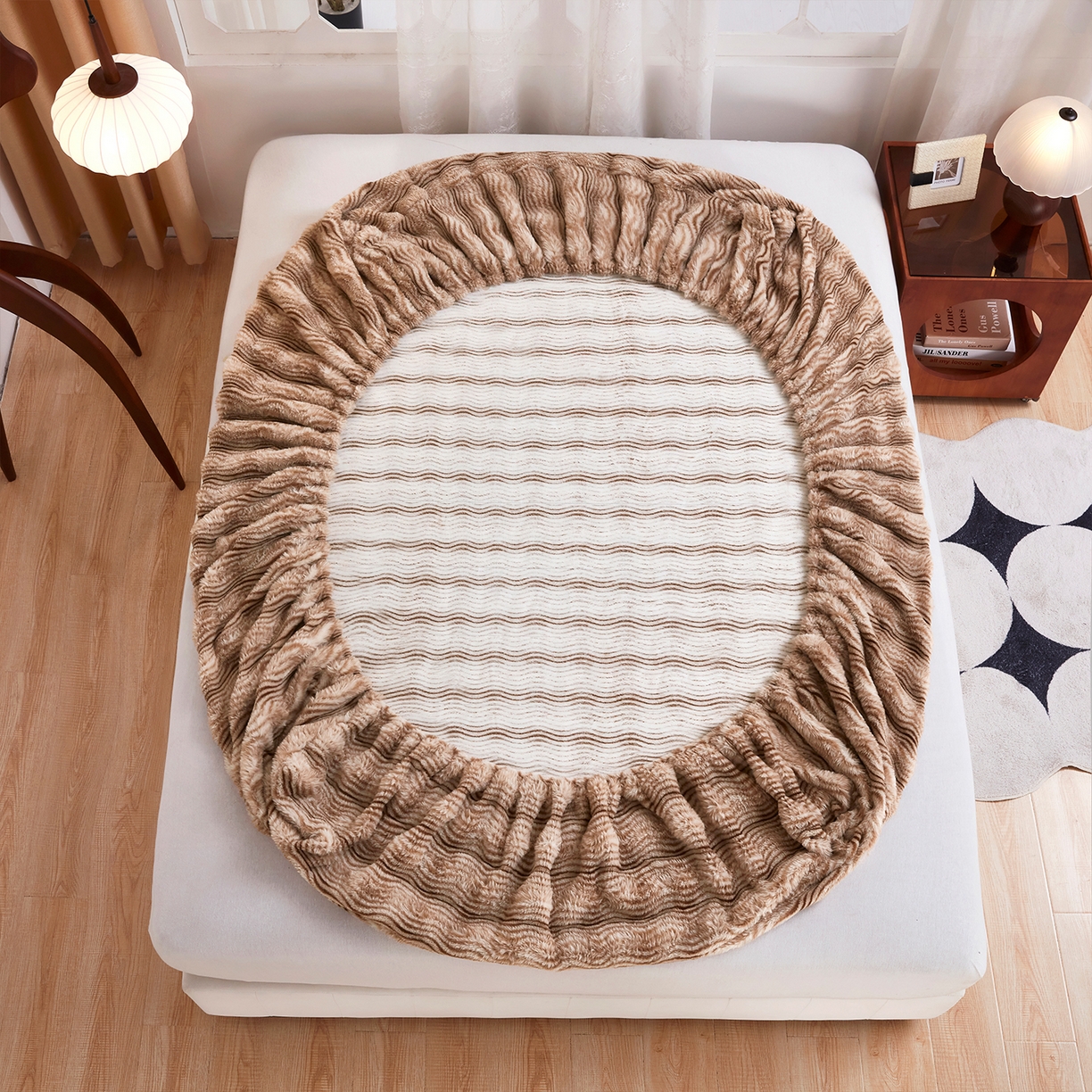 91家纺网 家纺一手货源 找家纺 乐居家纺 2025新款加厚兔毛绒纯色床笠系列 波纹-云雾咖