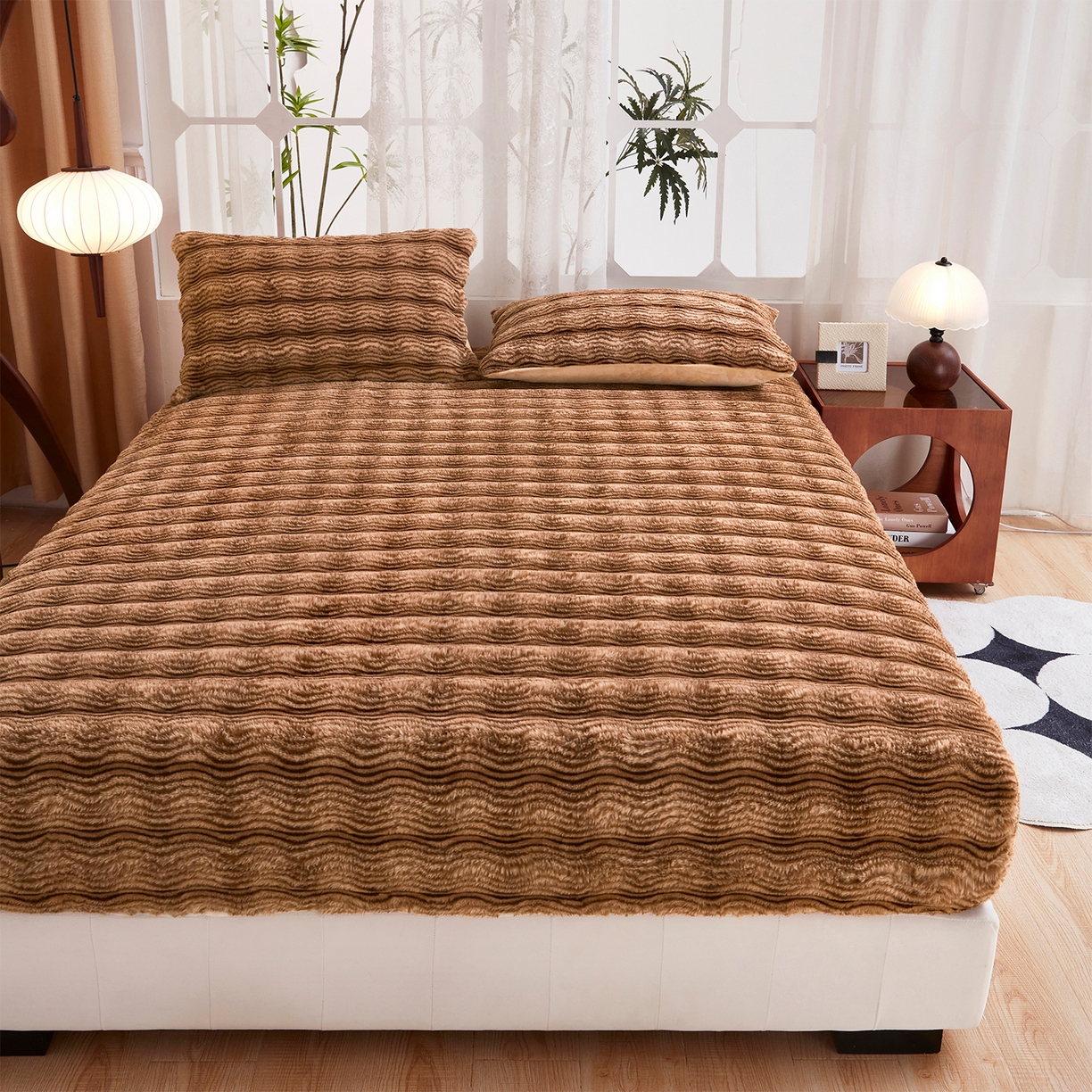 91家纺网 家纺一手货源 找家纺 乐居家纺 2025新款加厚兔毛绒纯色床笠系列 波纹-云雾棕