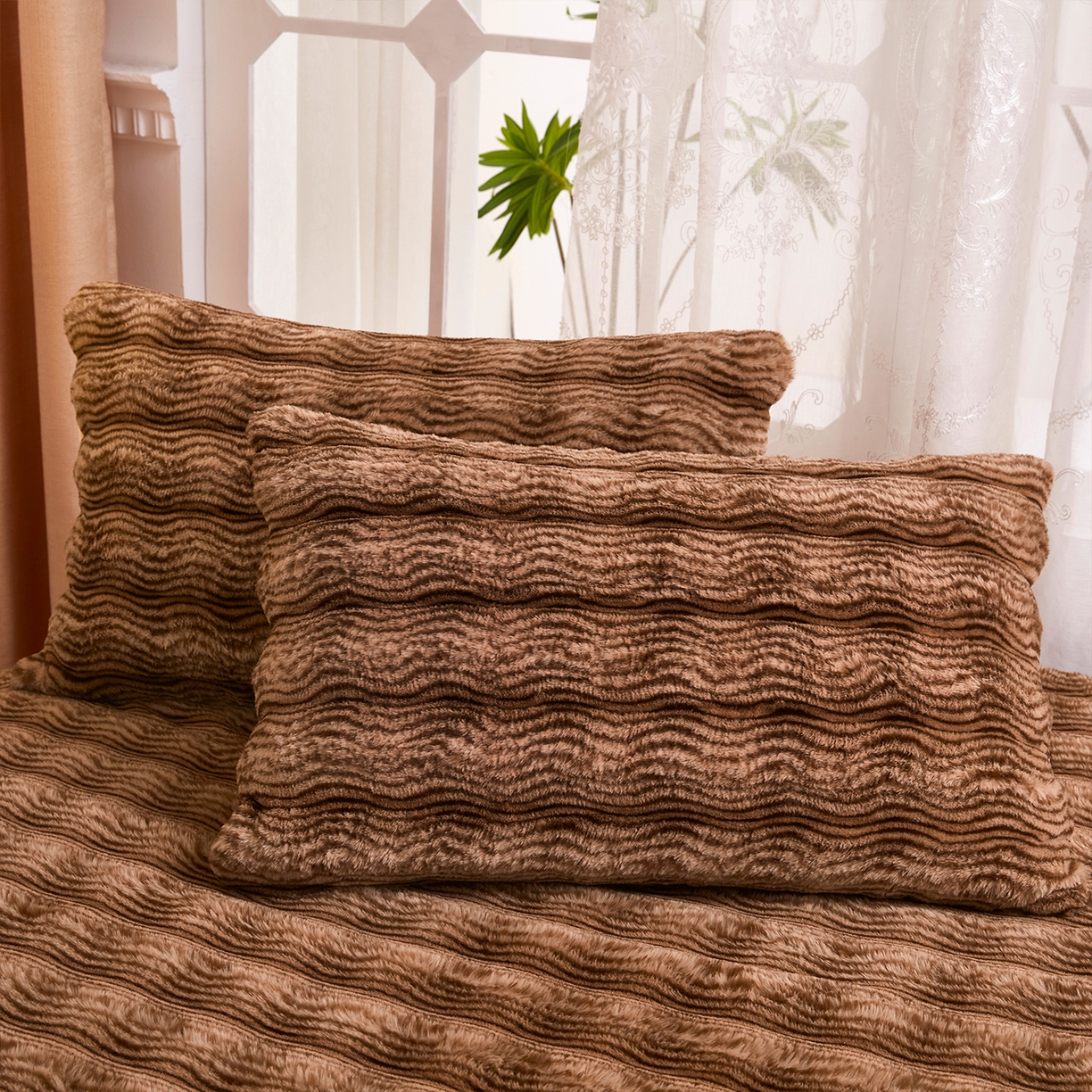 91家纺网 家纺一手货源 找家纺 乐居家纺 2025新款加厚兔毛绒纯色床笠系列 波纹-云雾棕