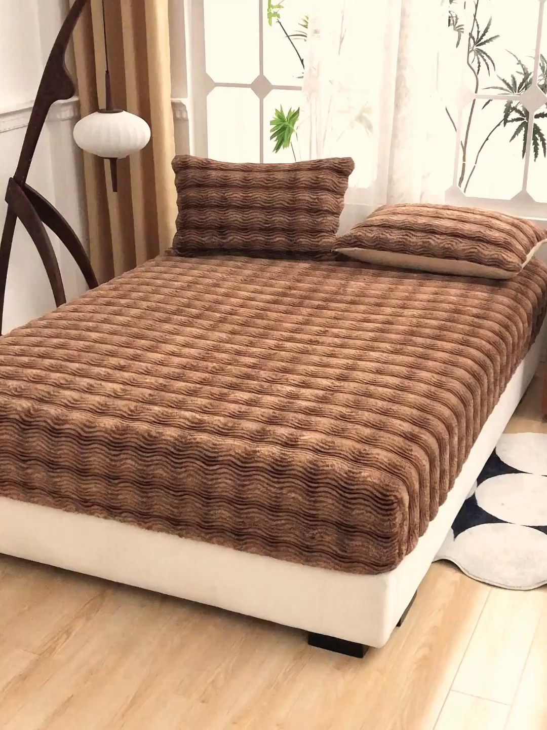 91家纺网 家纺一手货源 找家纺 乐居家纺 2025新款加厚兔毛绒纯色床笠系列 波纹-云雾咖