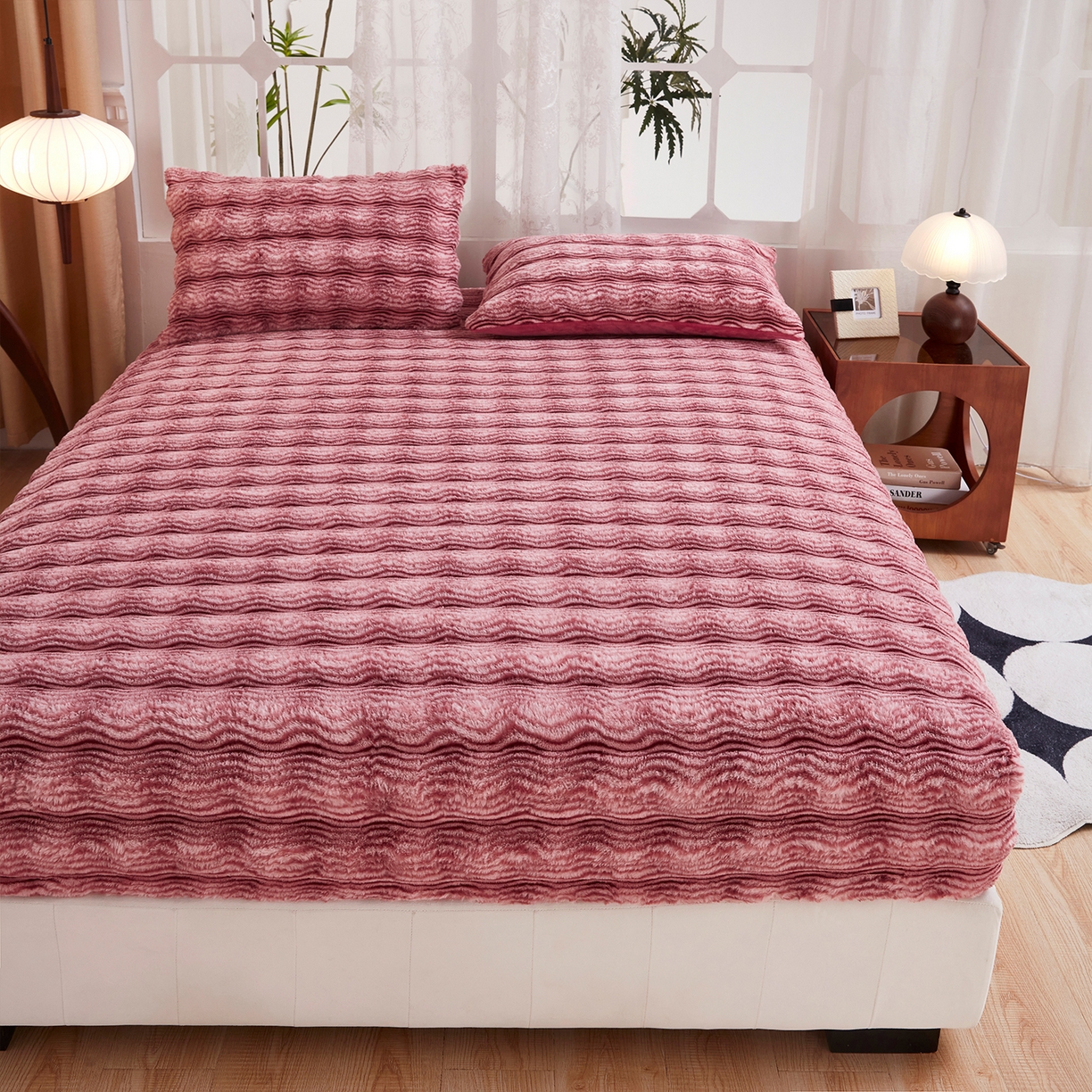 91家纺网 家纺一手货源 找家纺 乐居家纺 2025新款加厚兔毛绒纯色床笠系列 波纹-云雾嫣红