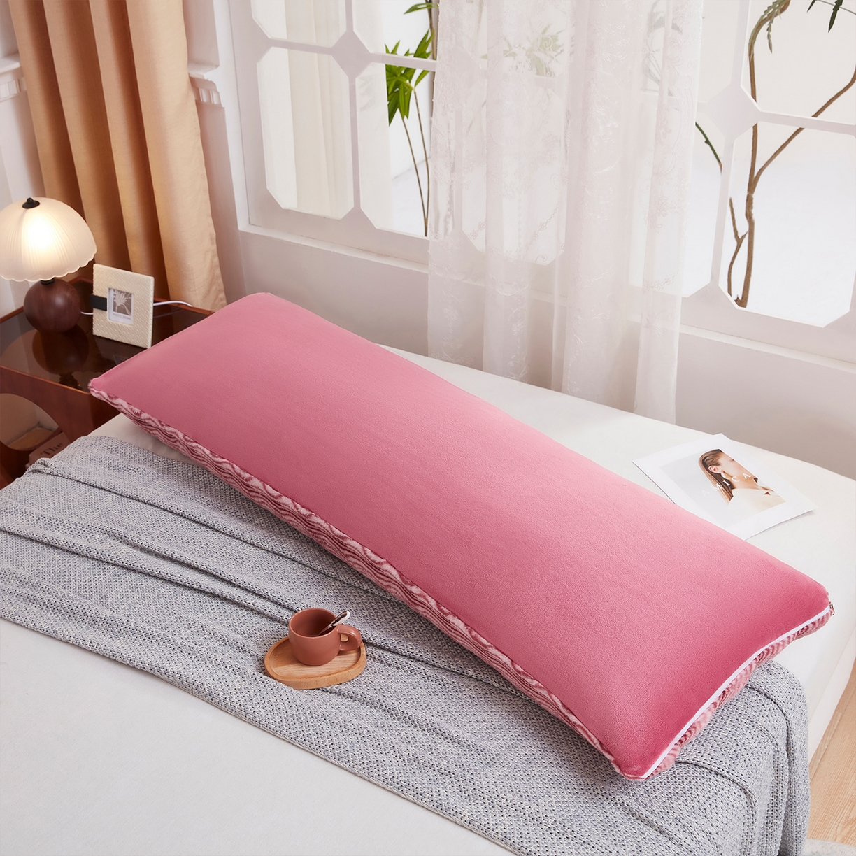 91家纺网 家纺一手货源 找家纺 乐居家纺 2025新款加厚兔毛绒纯色双人枕系列 波纹-云雾嫣红