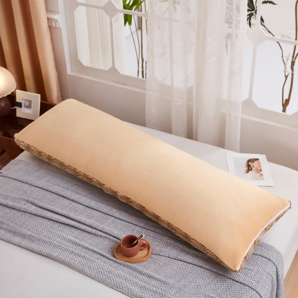 91家纺网 家纺一手货源 找家纺 乐居家纺 2025新款加厚兔毛绒纯色双人枕系列 波纹-云雾咖