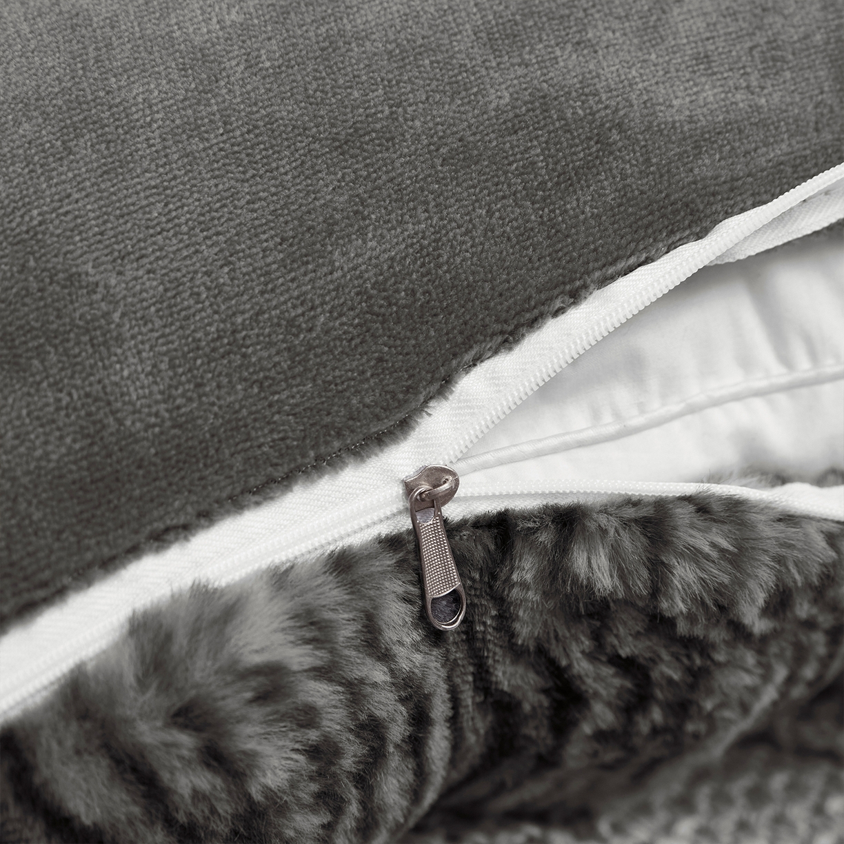 91家纺网 家纺一手货源 找家纺 乐居家纺 2025新款加厚兔毛绒纯色双人枕系列 波纹-云雾深灰