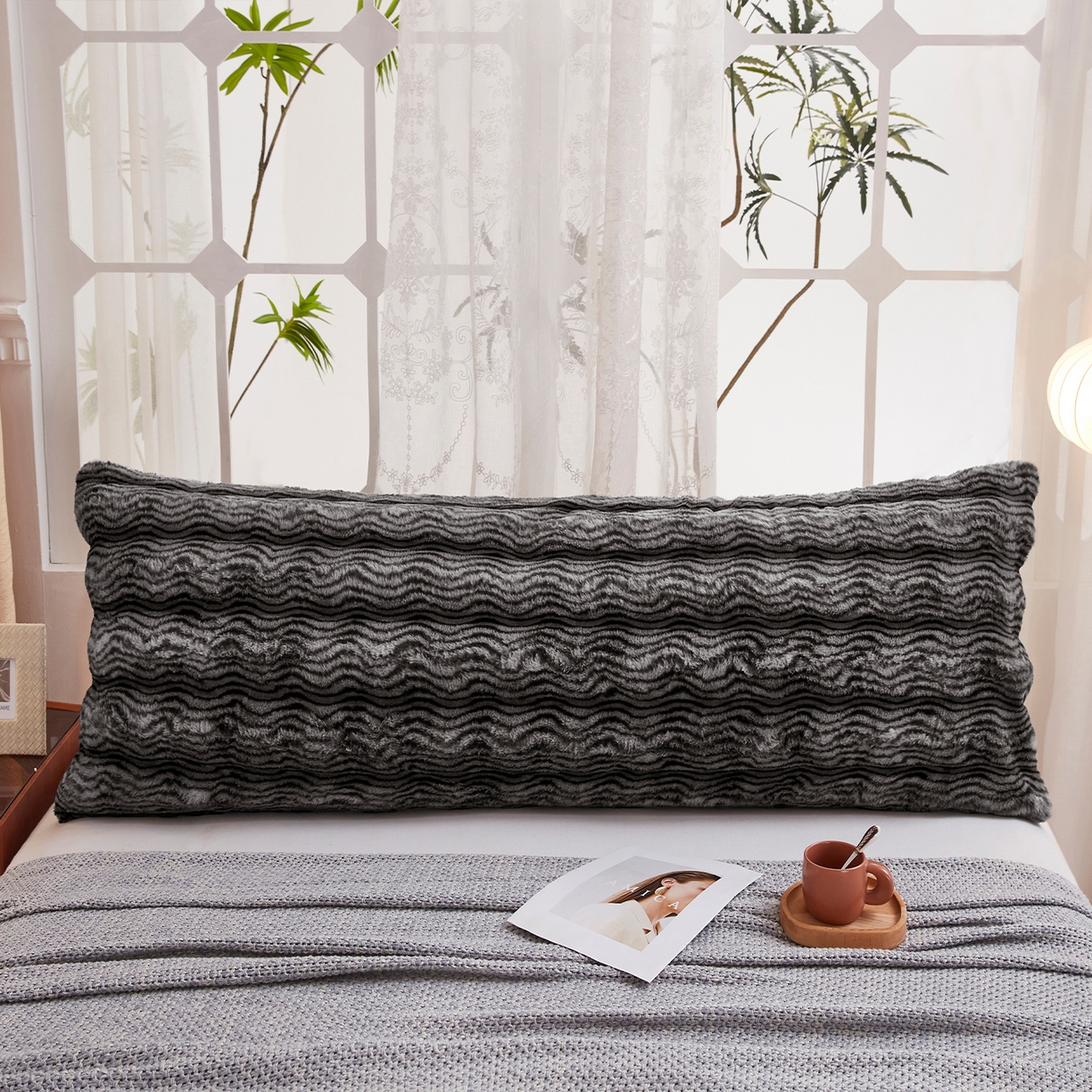 91家纺网 家纺一手货源 找家纺 乐居家纺 2025新款加厚兔毛绒纯色双人枕系列 波纹-云雾深灰