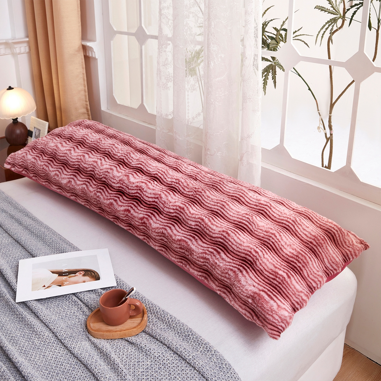 91家纺网 家纺一手货源 找家纺 乐居家纺 2025新款加厚兔毛绒纯色双人枕系列 波纹-云雾嫣红