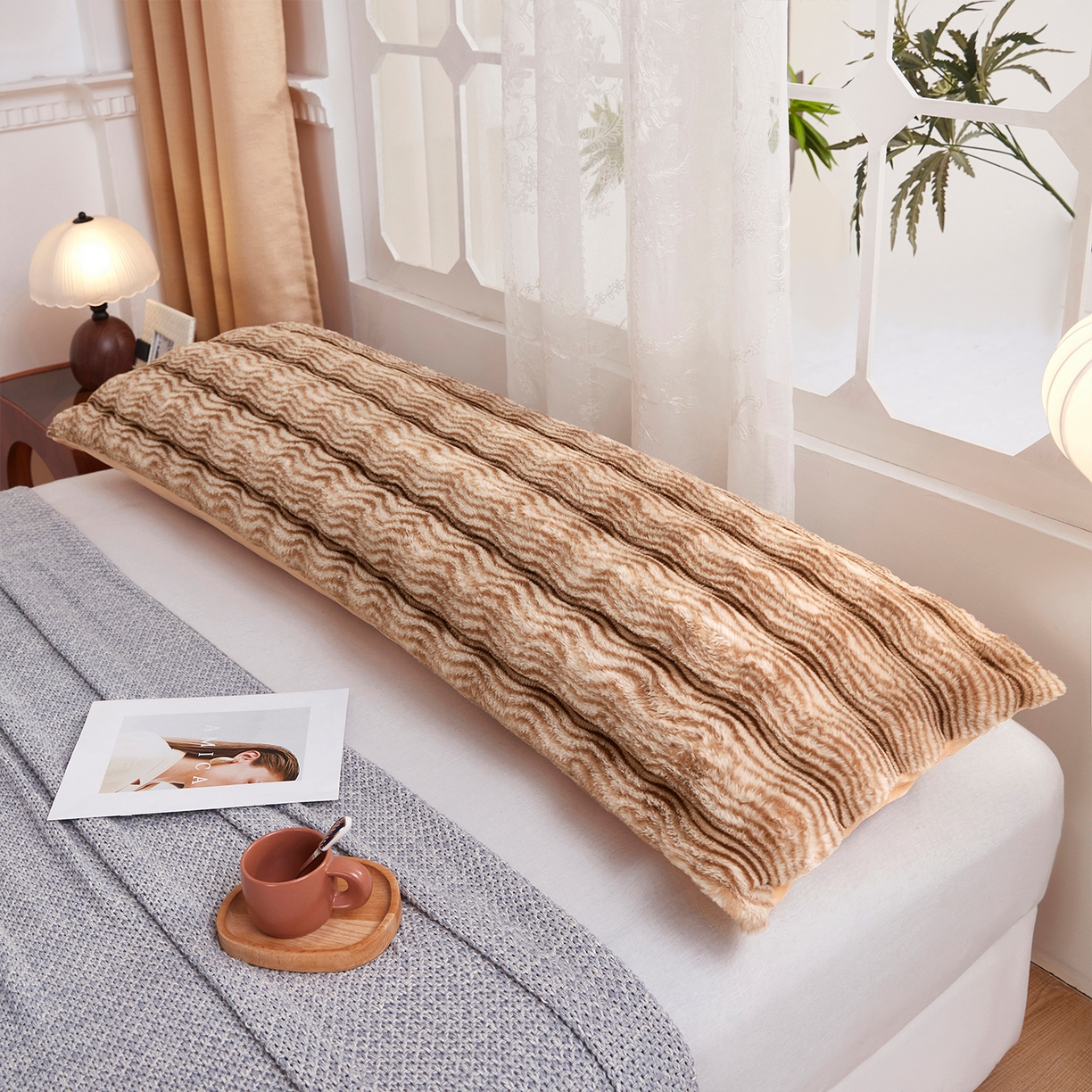 91家纺网 家纺一手货源 找家纺 乐居家纺 2025新款加厚兔毛绒纯色双人枕系列 波纹-云雾咖