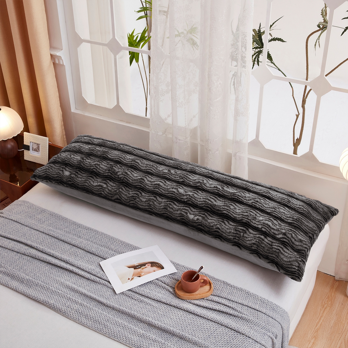 91家纺网 家纺一手货源 找家纺 乐居家纺 2025新款加厚兔毛绒纯色双人枕系列 波纹-云雾深灰