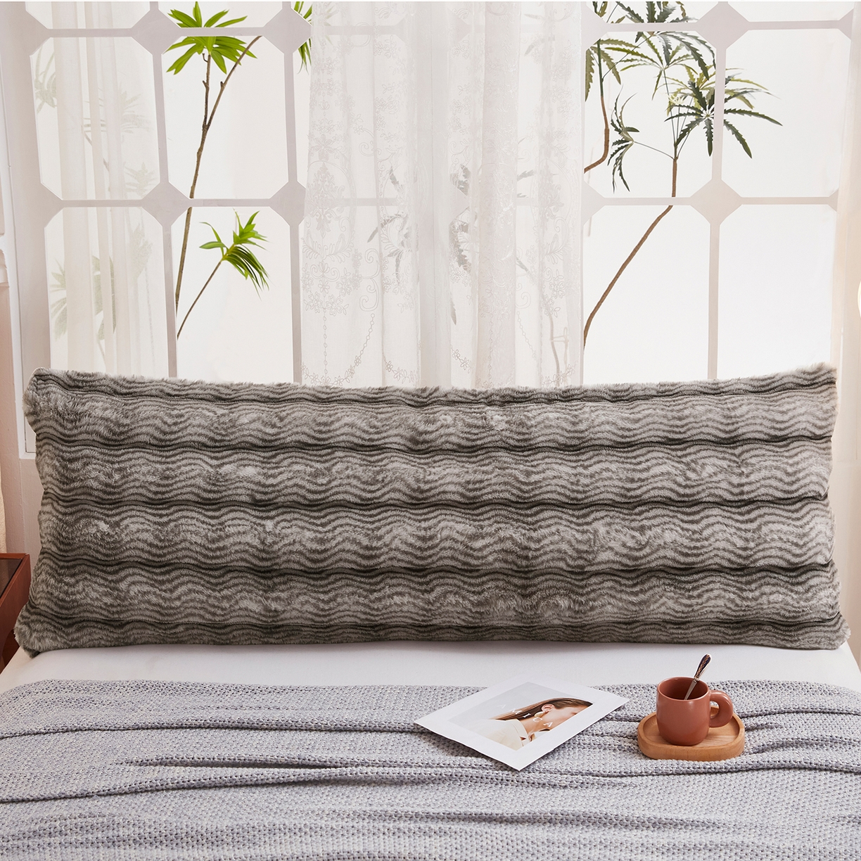 91家纺网 家纺一手货源 找家纺 乐居家纺 2025新款加厚兔毛绒纯色双人枕系列 波纹-云雾浅灰