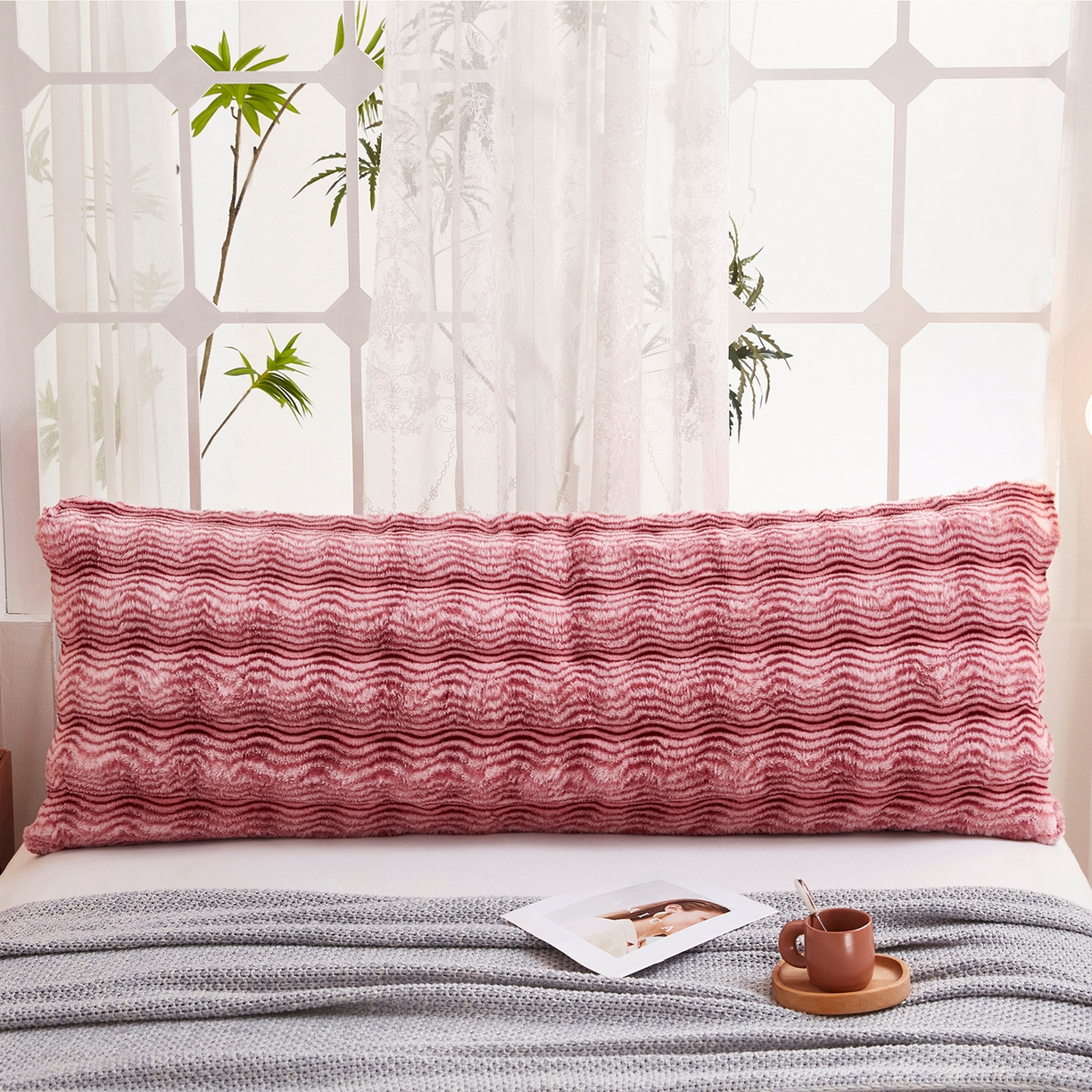 91家纺网 家纺一手货源 找家纺 乐居家纺 2025新款加厚兔毛绒纯色双人枕系列 波纹-云雾嫣红