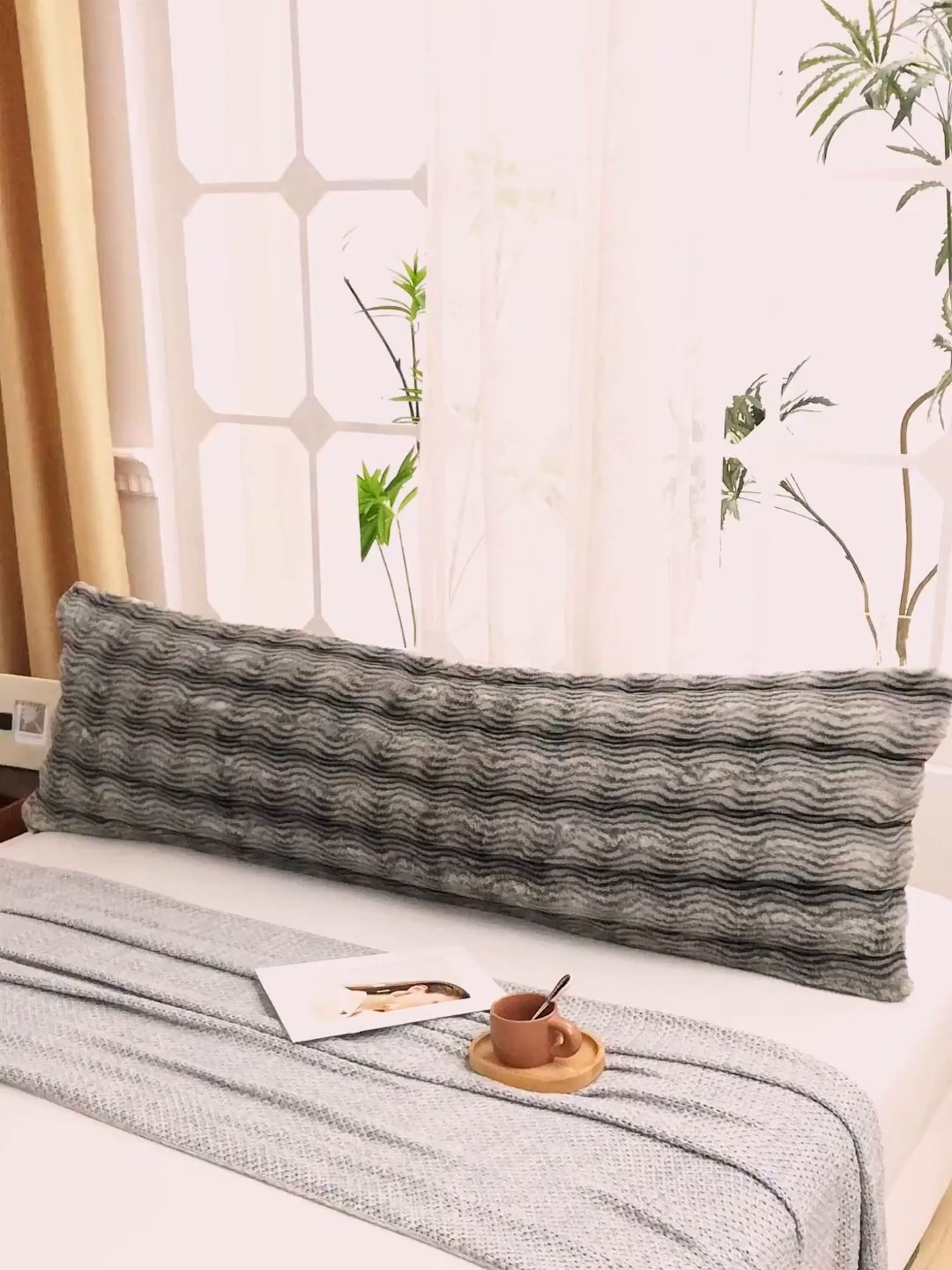 91家纺网 家纺一手货源 找家纺 乐居家纺 2025新款加厚兔毛绒纯色双人枕系列 波纹-云雾浅灰