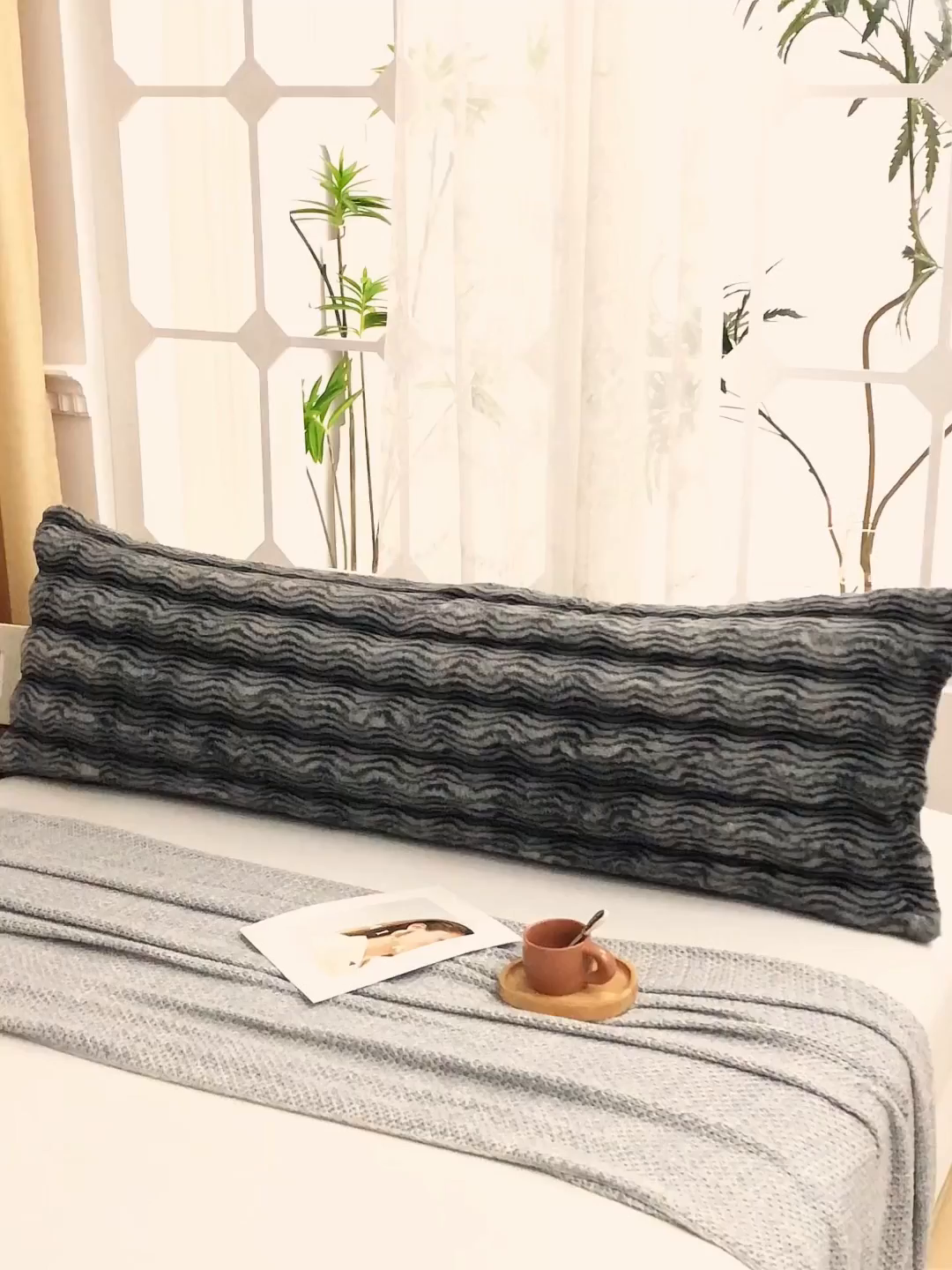 91家纺网 家纺一手货源 找家纺 乐居家纺 2025新款加厚兔毛绒纯色双人枕系列 波纹-云雾深灰