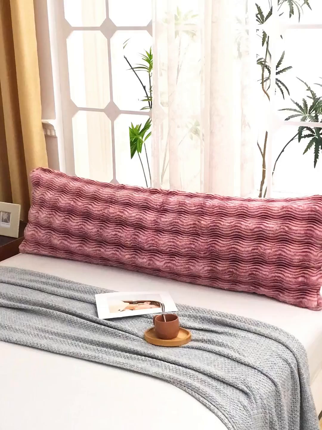 91家纺网 家纺一手货源 找家纺 乐居家纺 2025新款加厚兔毛绒纯色双人枕系列 波纹-云雾嫣红