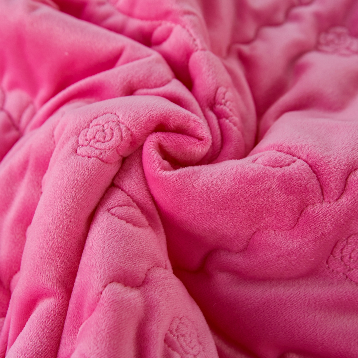 91家纺网 家纺一手货源 找家纺 默忆 2025新款婴儿绒宝宝绒玫瑰版床盖款四件套-慕达 慕达-妍红