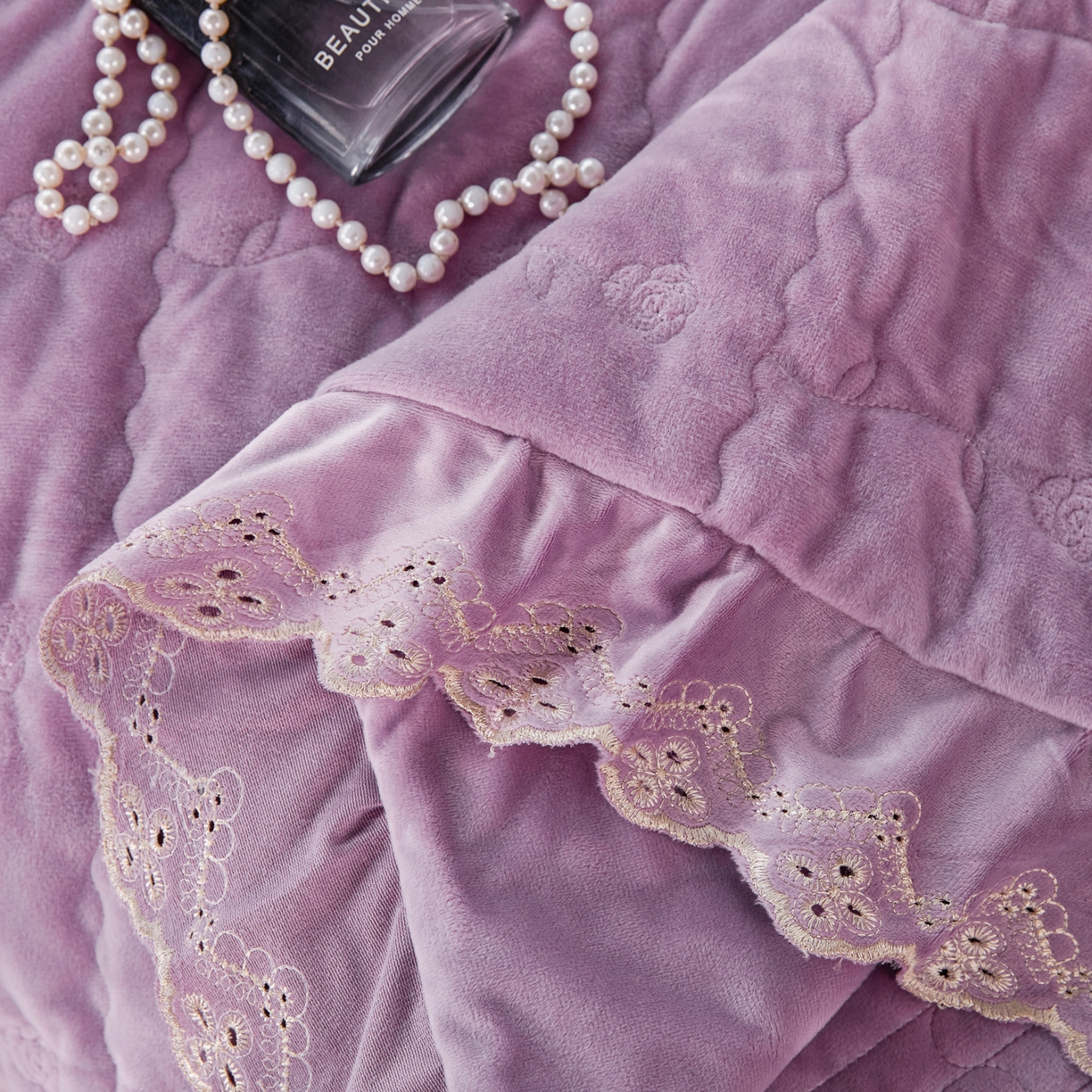 91家纺网 家纺一手货源 找家纺 默忆 2025新款婴儿绒宝宝绒玫瑰版床盖款四件套-慕达 慕达-紫