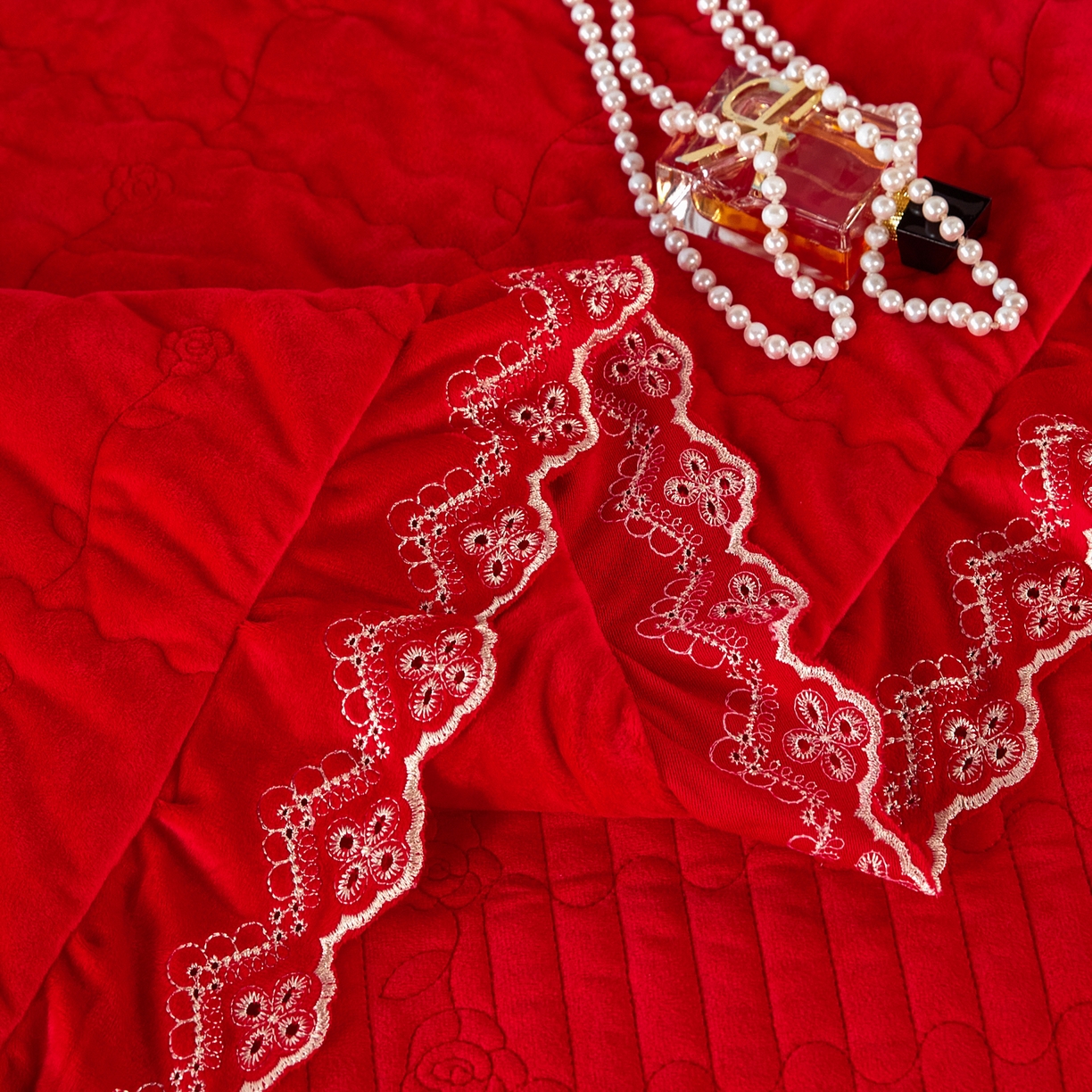 91家纺网 家纺一手货源 找家纺 默忆 2025新款婴儿绒宝宝绒玫瑰版床盖款四件套-慕达 慕达-红