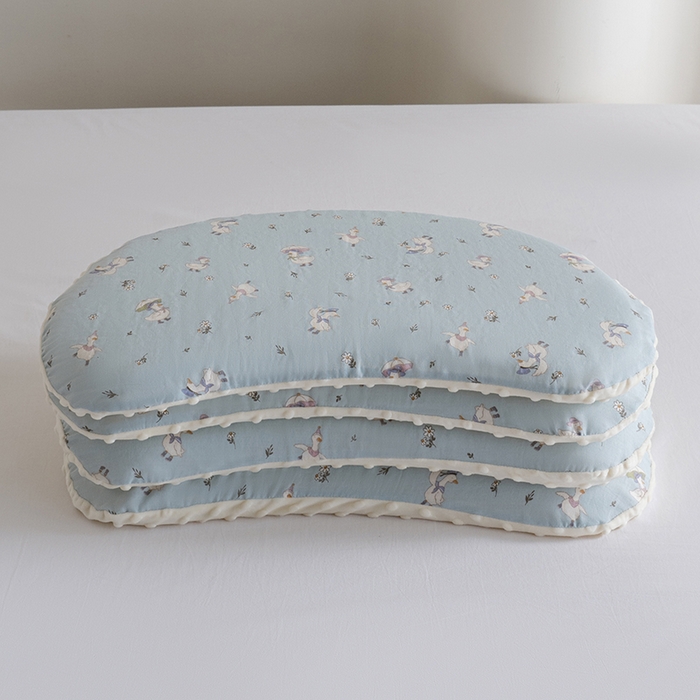 91家纺网 家纺一手货源 找家纺 昕科 2025秋冬绒豆豆-A类母婴级全棉月牙硅胶儿童枕-学生枕芯硅胶儿童枕头 月牙硅胶-花语小鸭-3cm