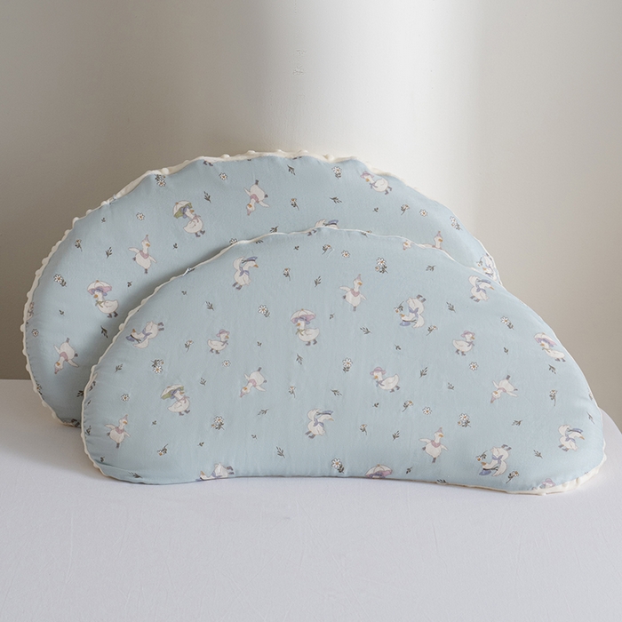 91家纺网 家纺一手货源 找家纺 昕科 2025秋冬绒豆豆-A类母婴级全棉月牙硅胶儿童枕-学生枕芯硅胶儿童枕头 月牙硅胶-花语小鸭-5cm
